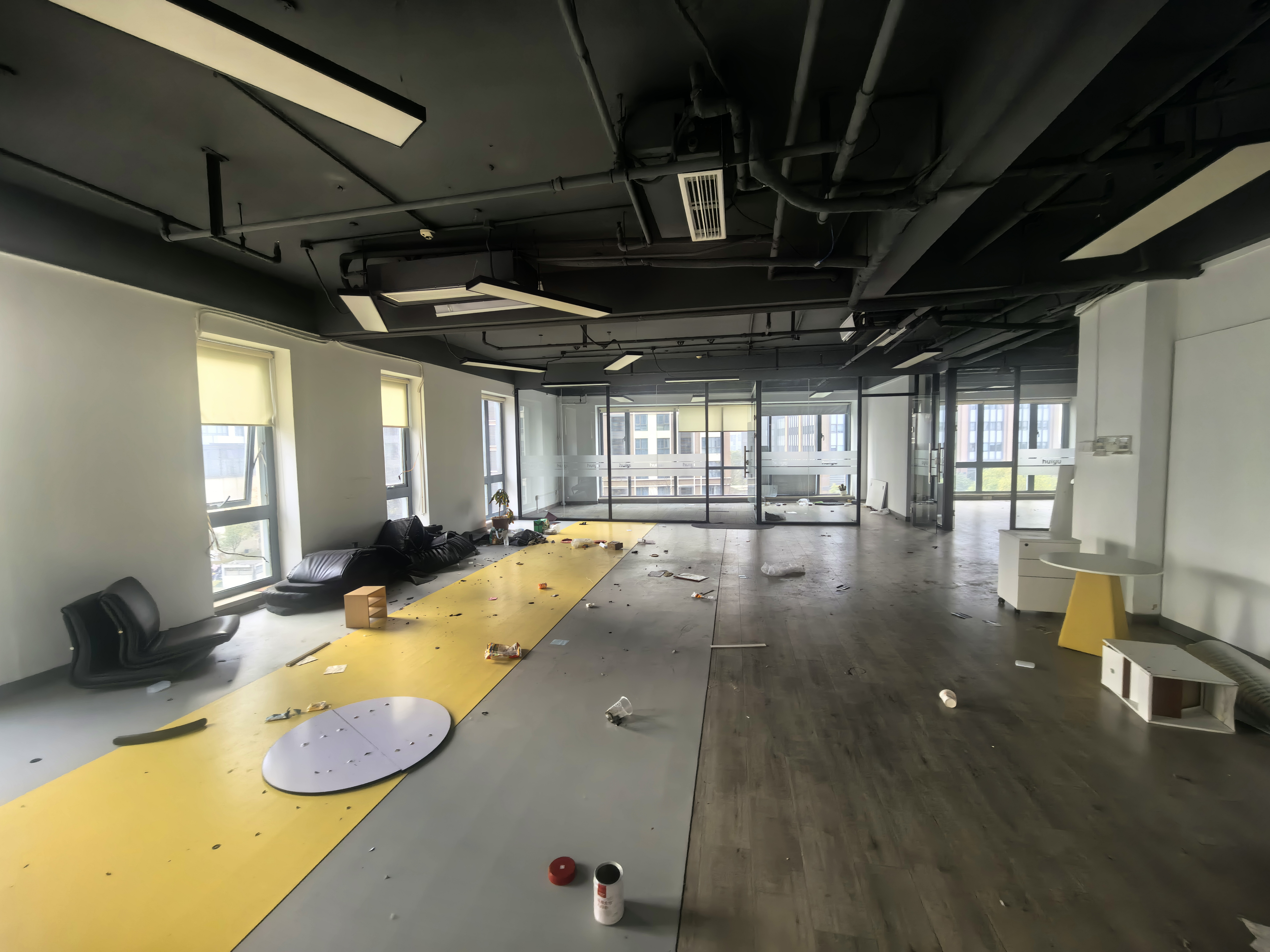 长风国盛中心220平米写字楼出租