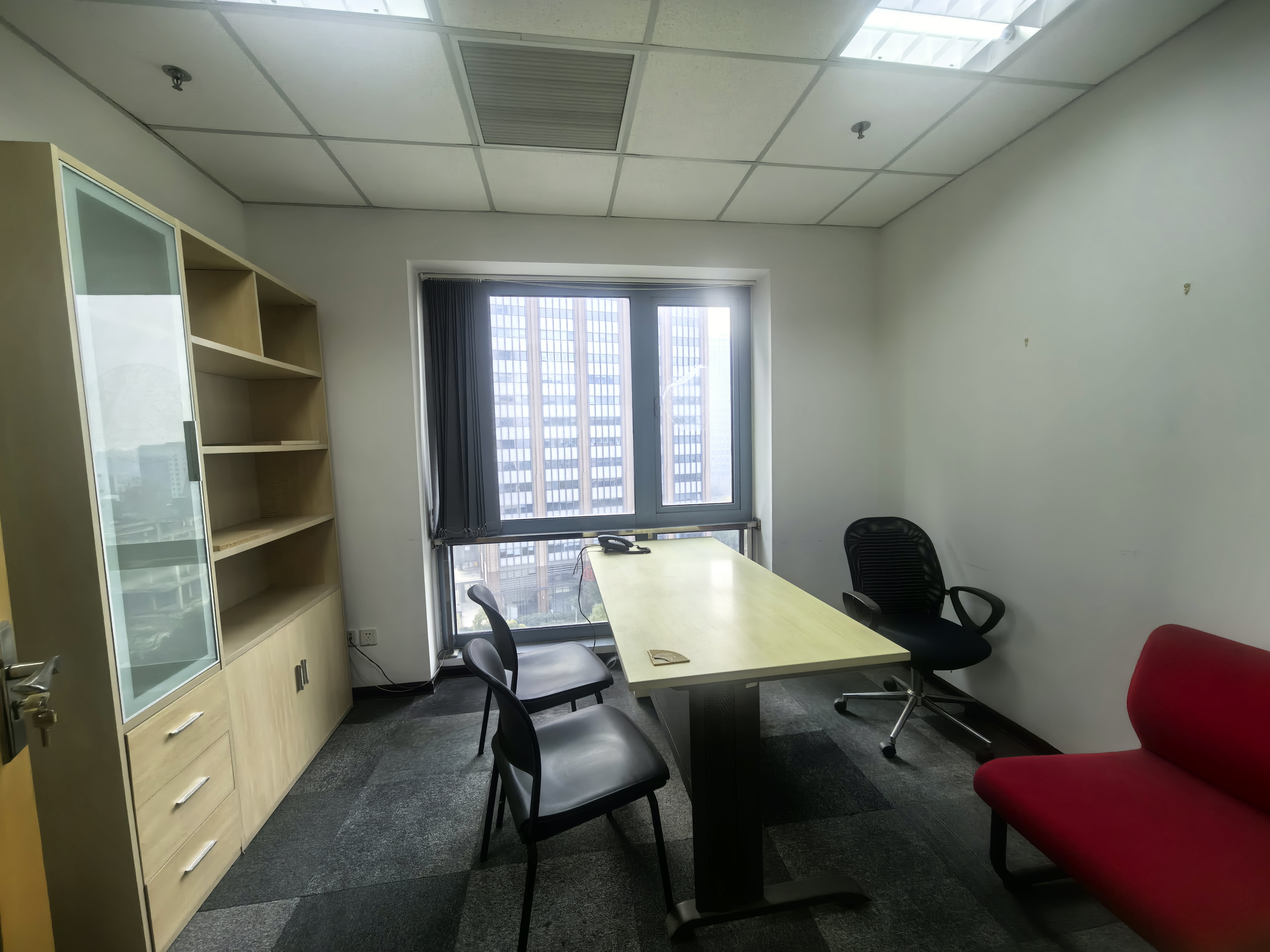 长风国盛中心213平米写字楼出租