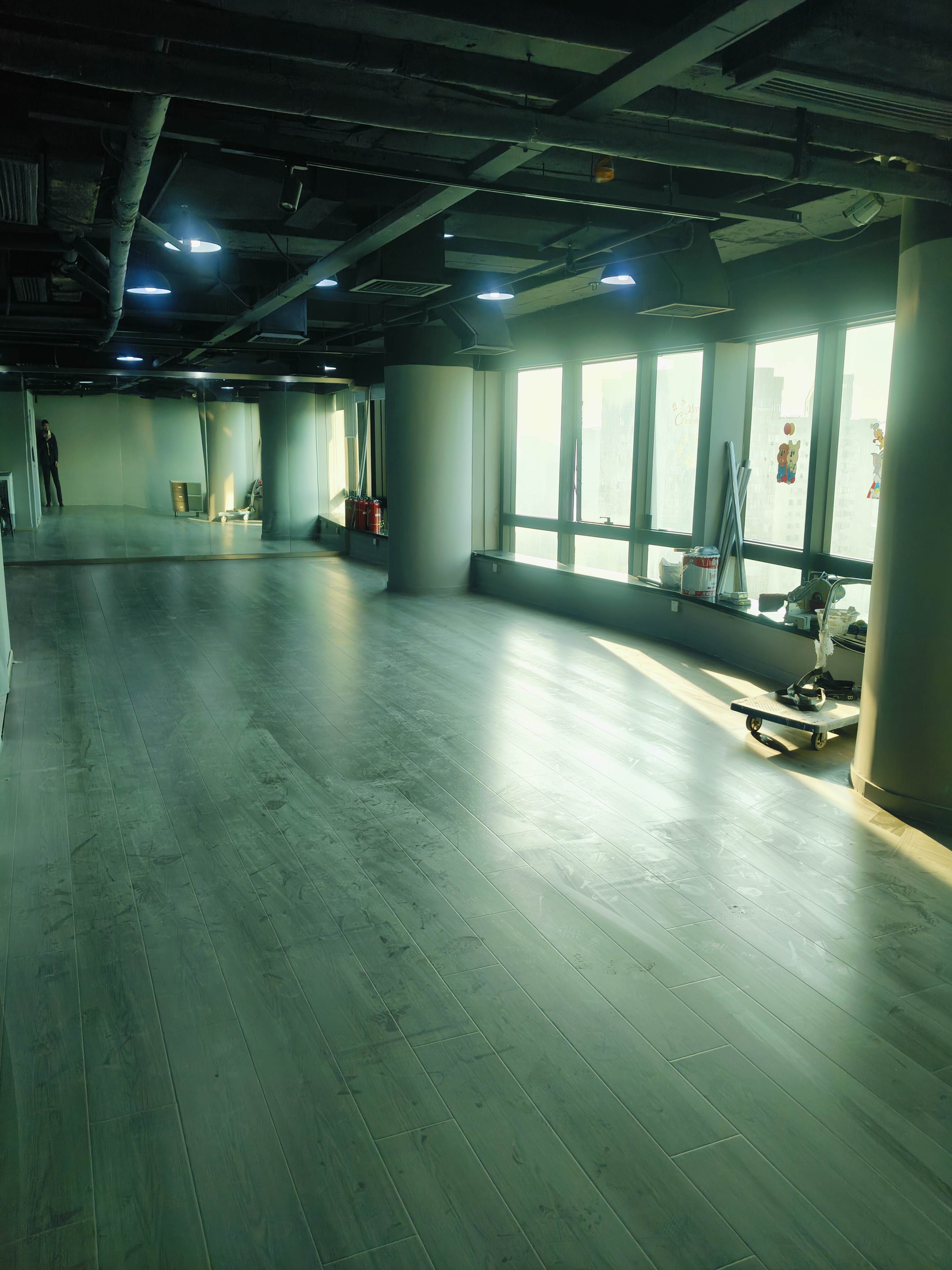 静安寺环球世界大厦139平米写字楼出租