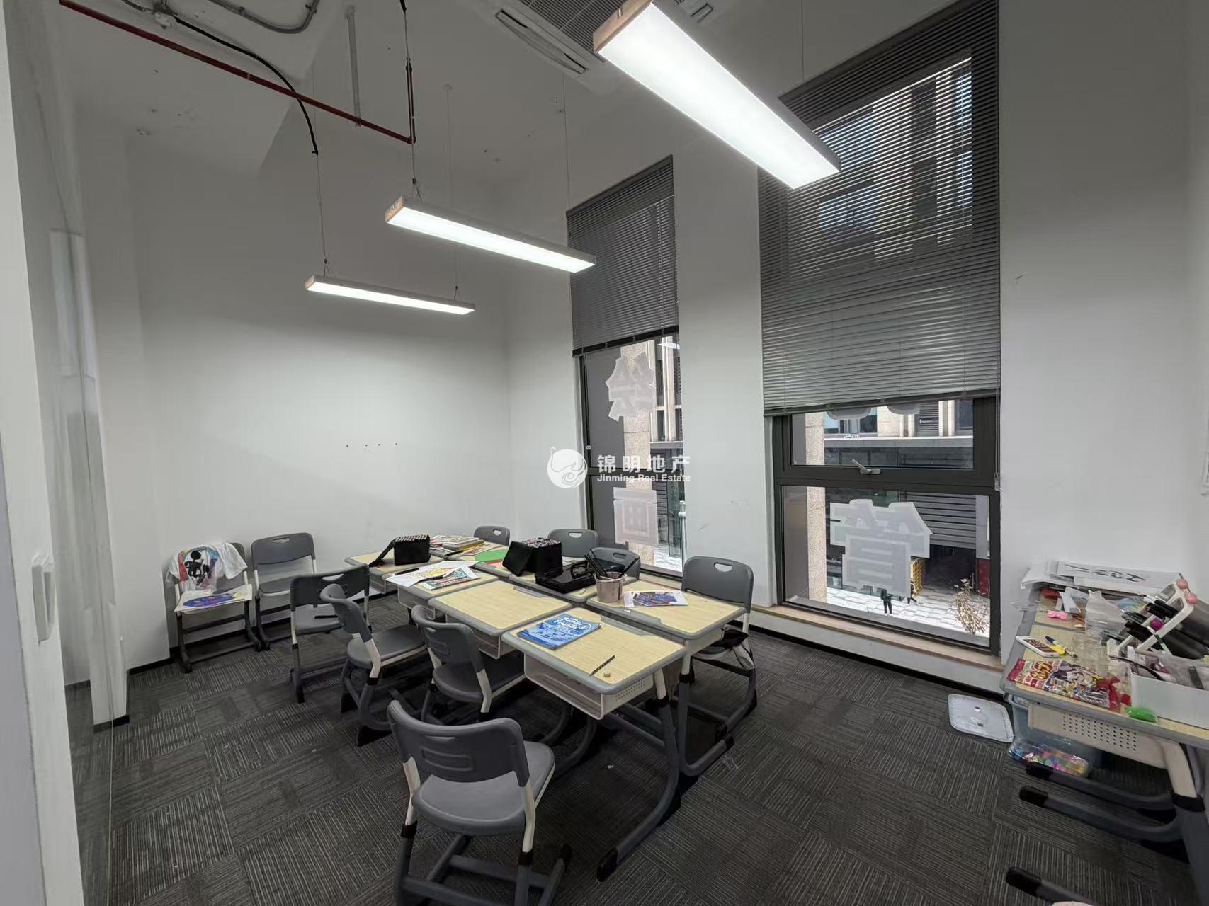 新江湾城绿地双创中心192平米写字楼出租