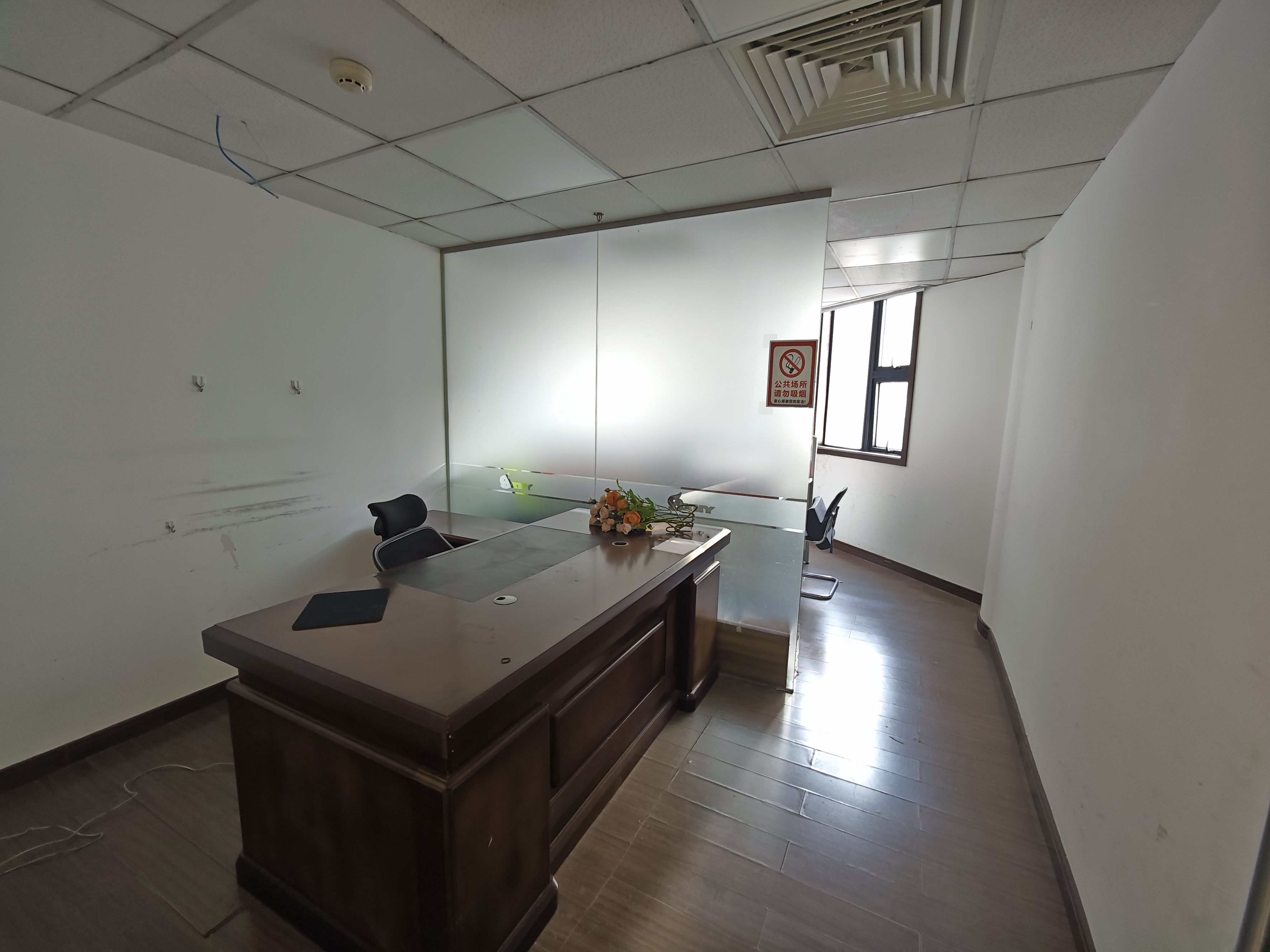 长寿路沙田大厦297平米写字楼出租