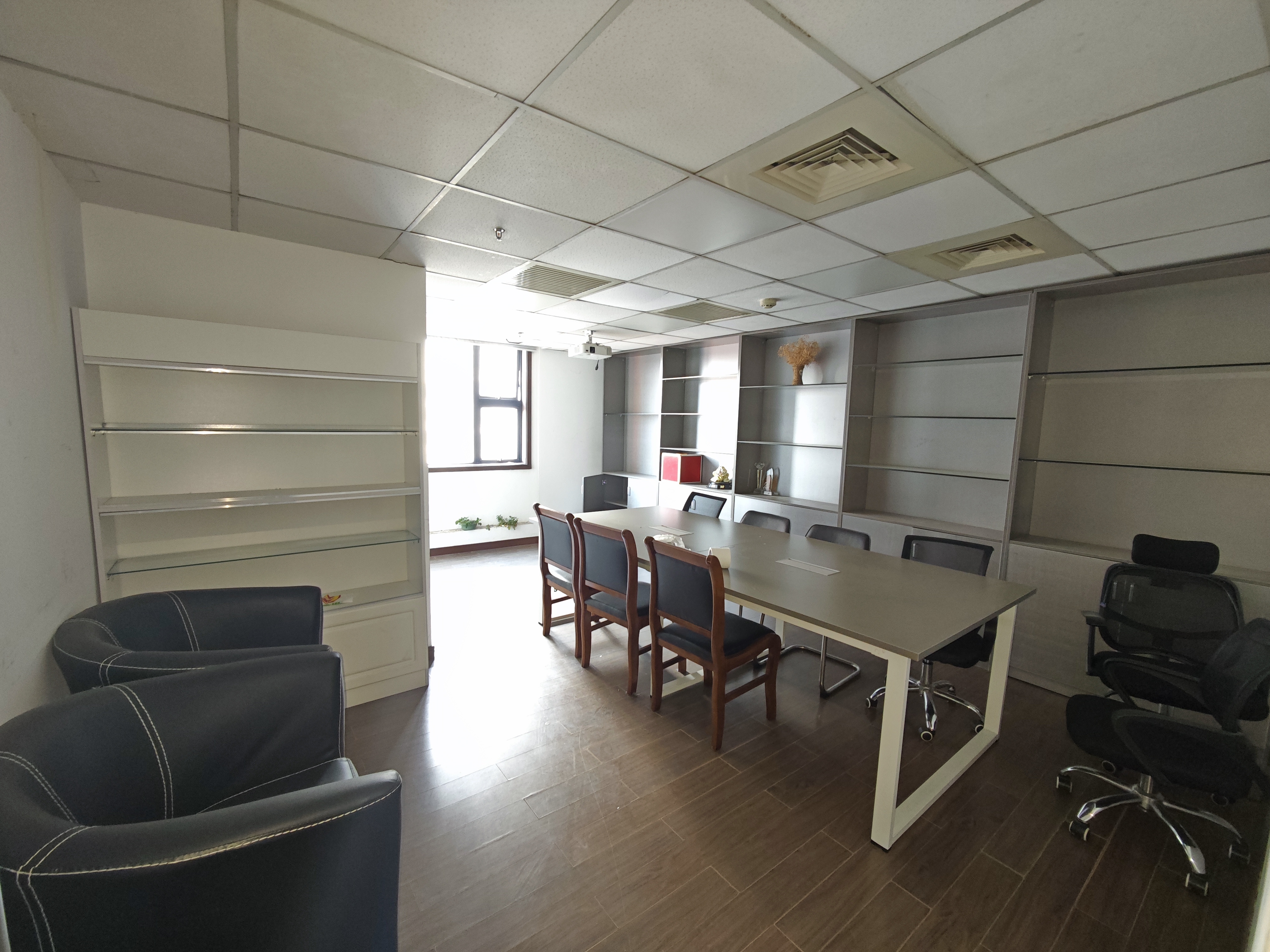 长寿路沙田大厦297平米写字楼出租