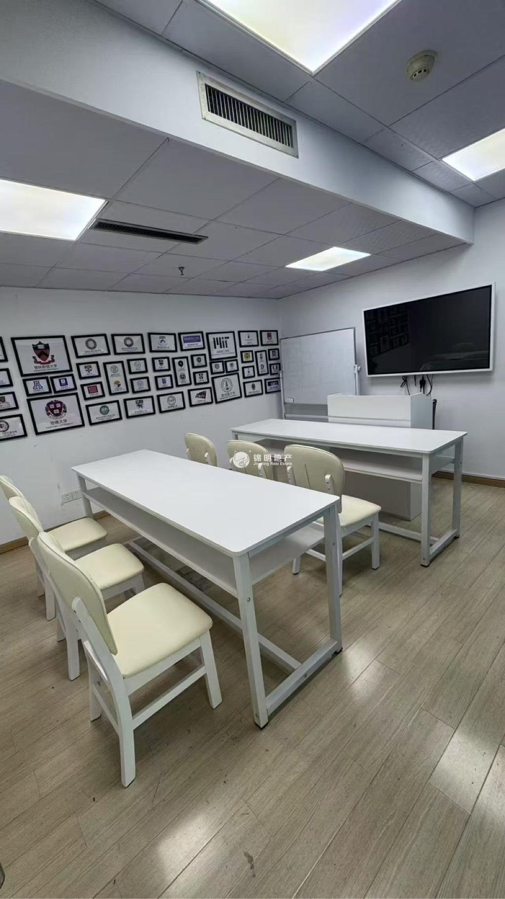 人民广场港陆黄浦中心247平米写字楼出租