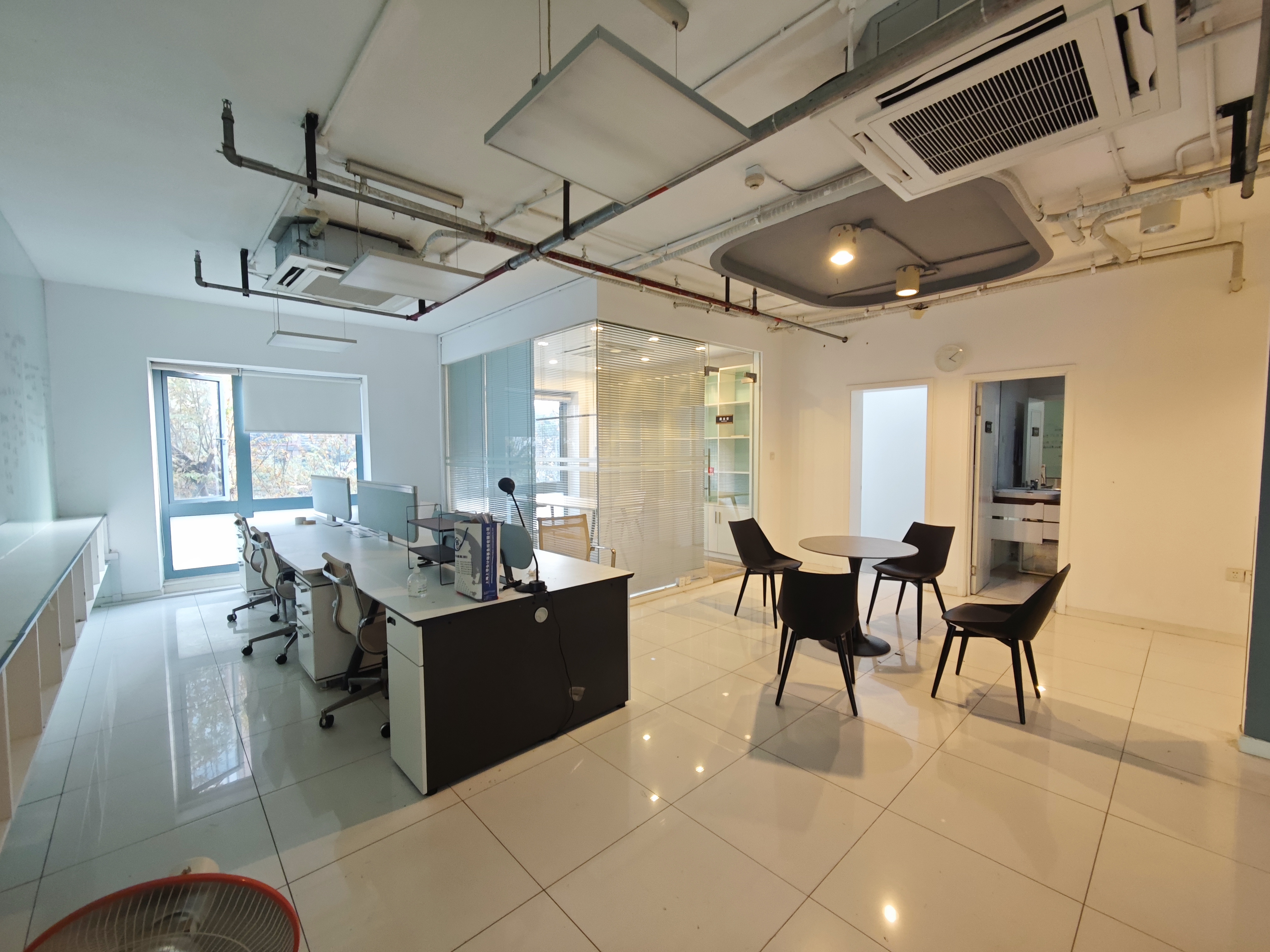 长风国盛中心110平米写字楼出租