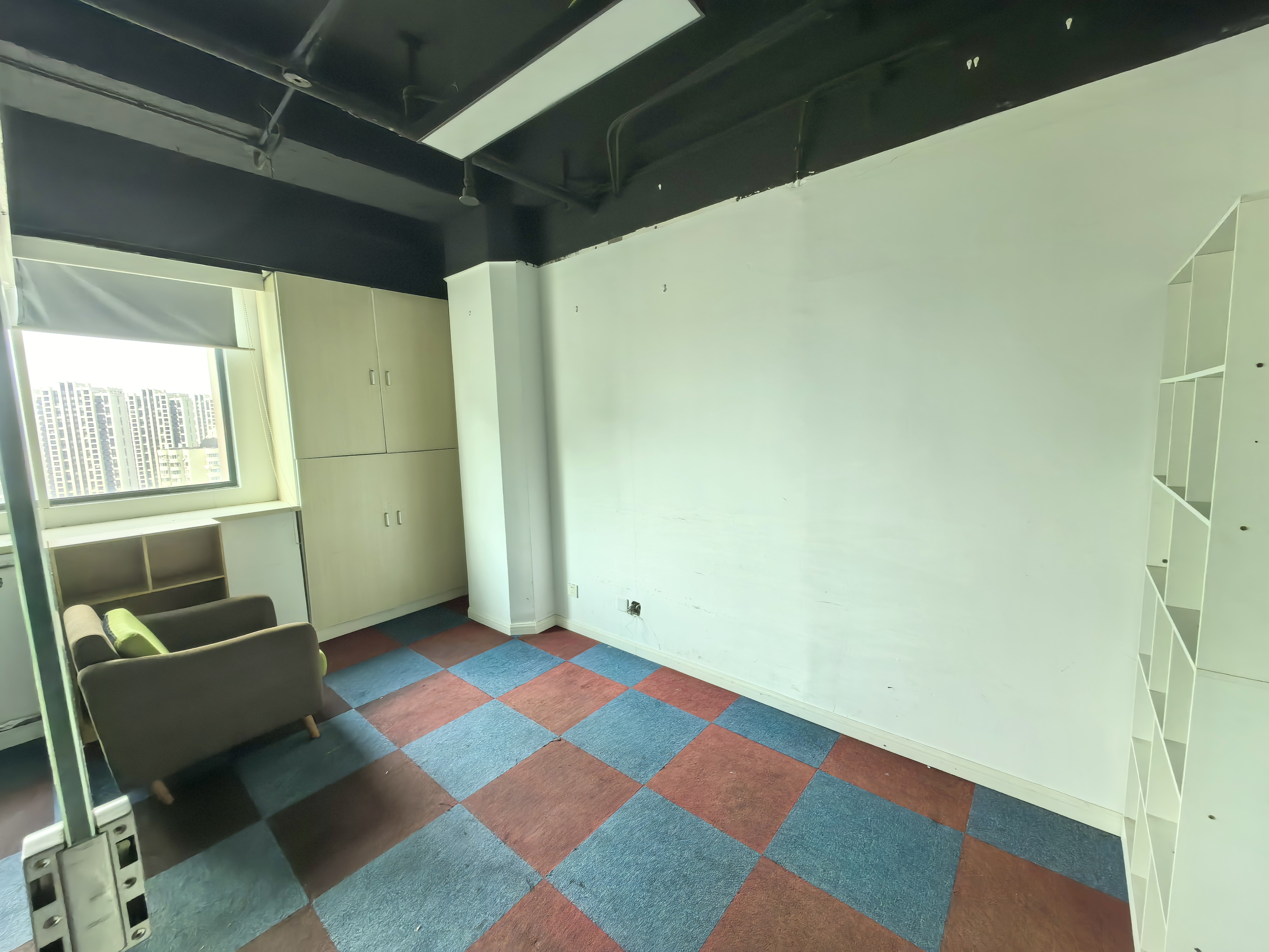 光新浦发广场88平米写字楼出租