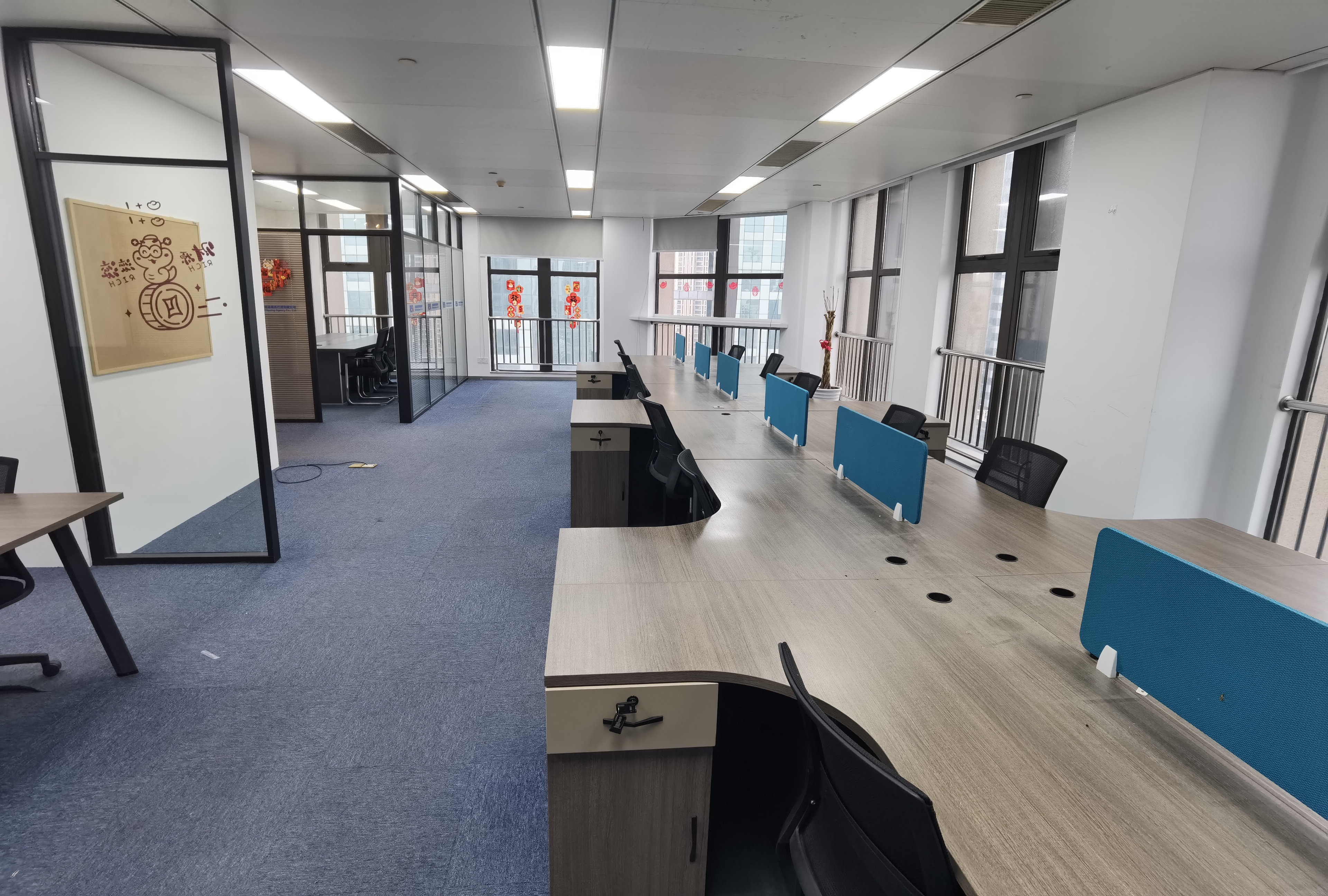 四川北路嘉杰国际广场217平米写字楼出租