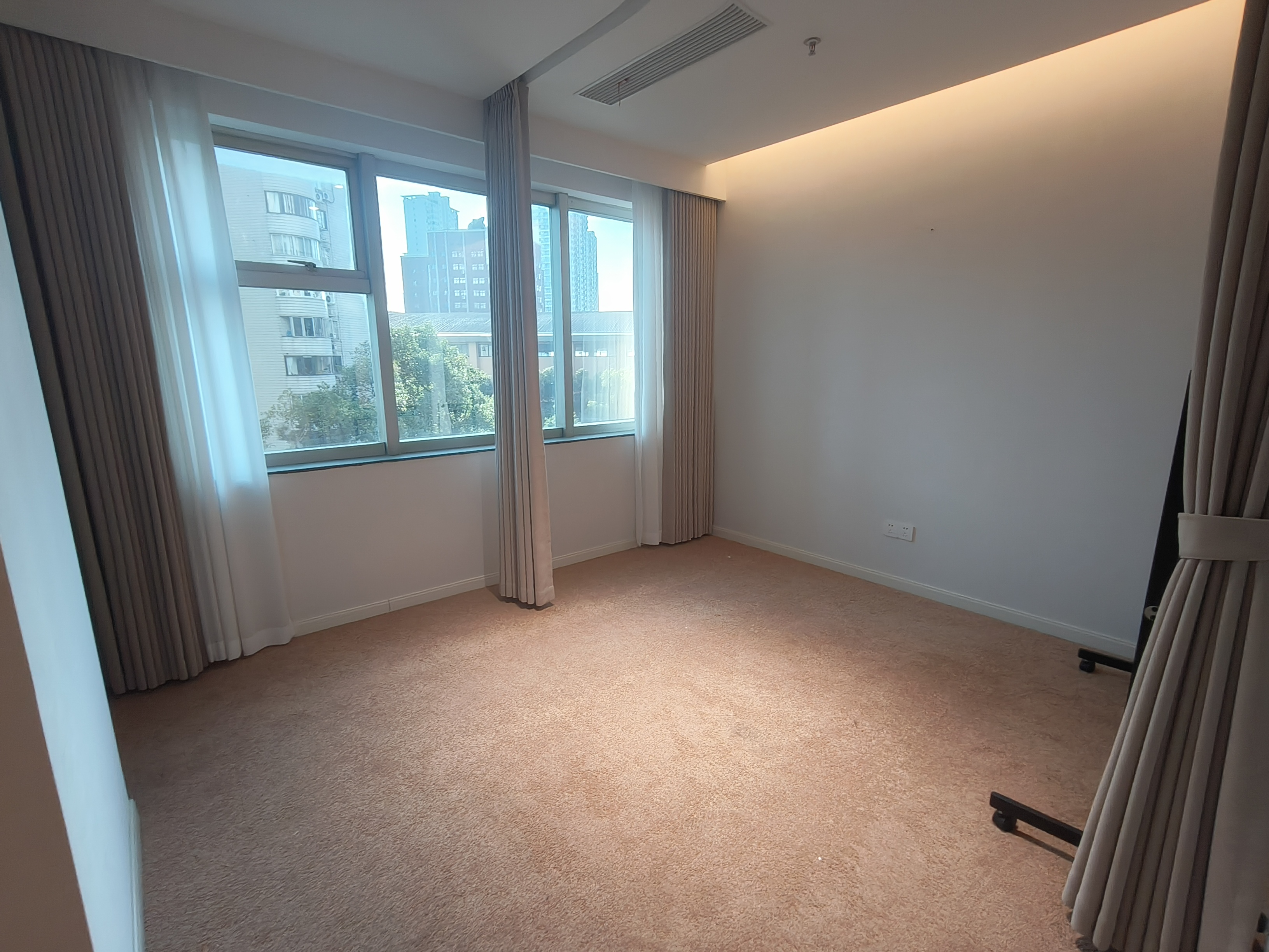 打浦桥海丽大厦178平米写字楼出租