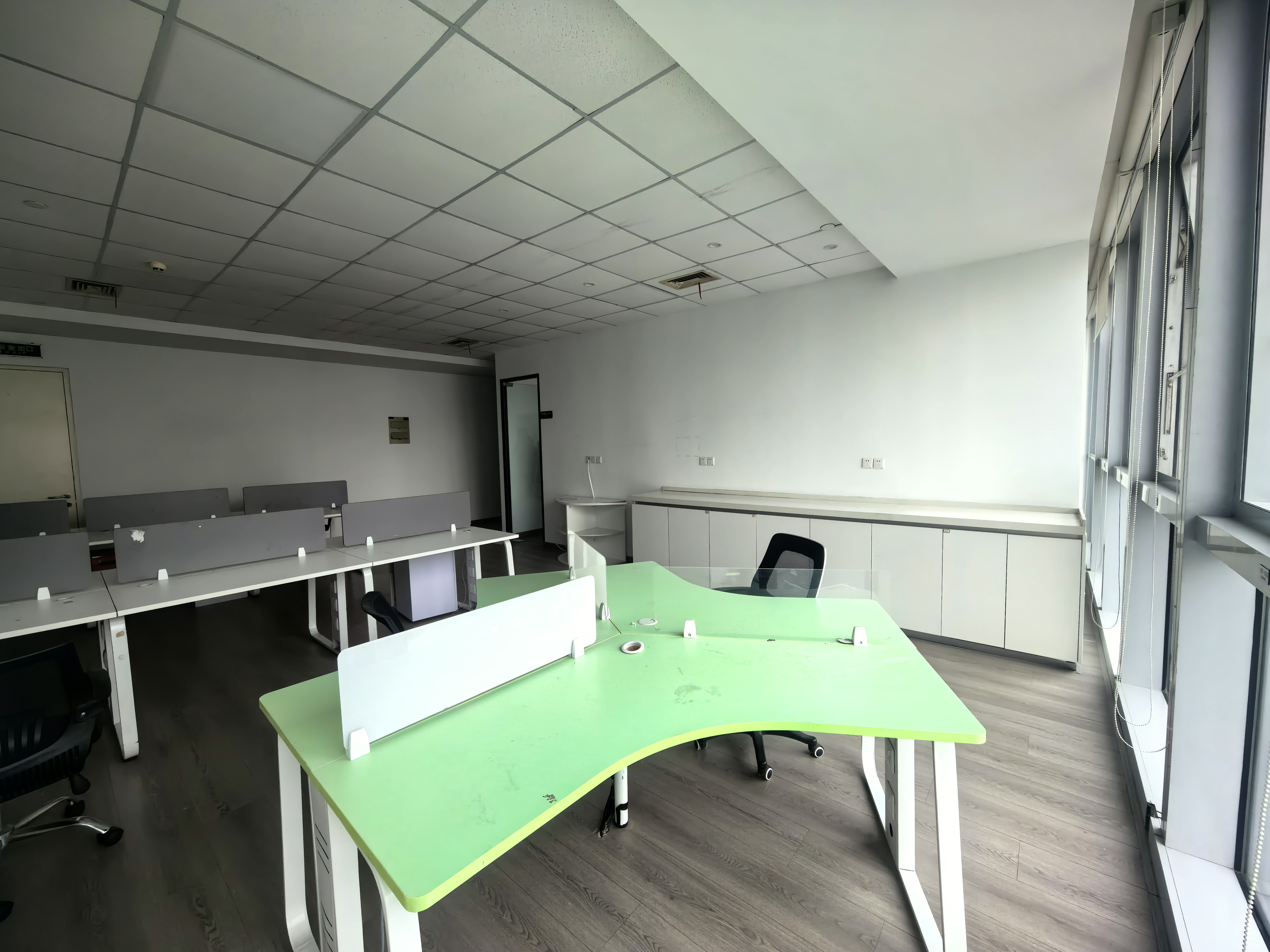 曹杨长城大厦113平米写字楼出租