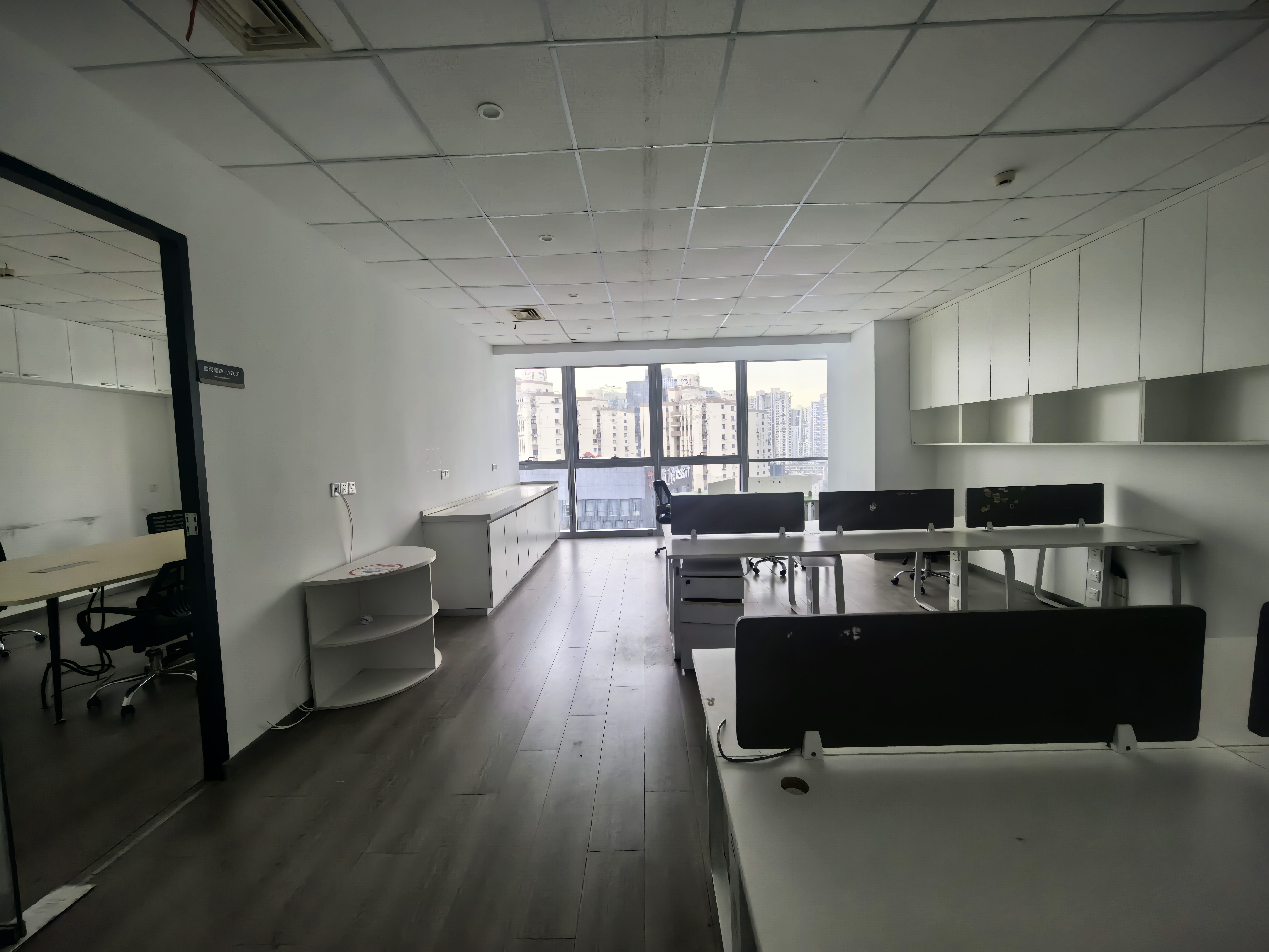 曹杨长城大厦113平米写字楼出租