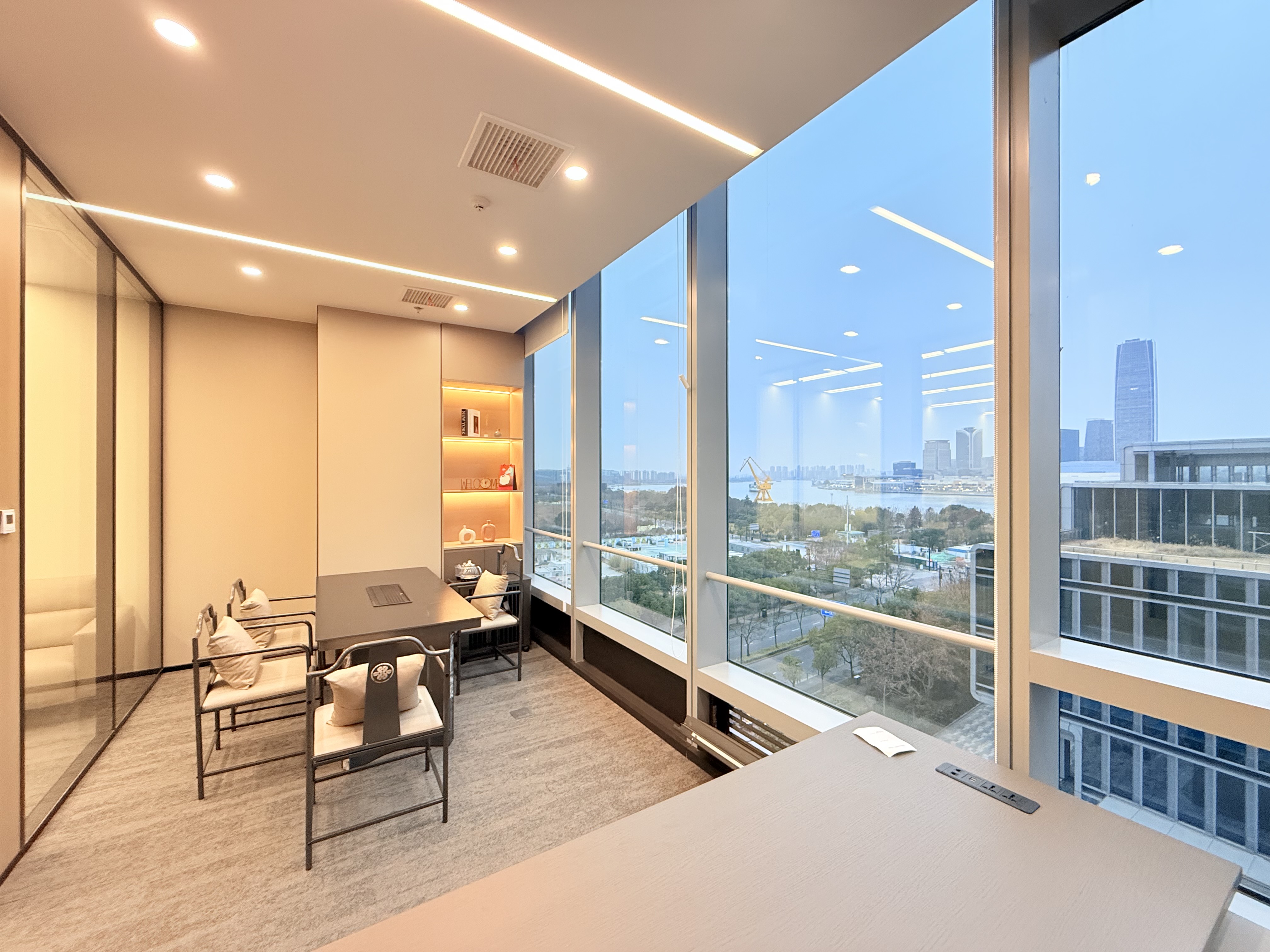 世博世博耀华商务中心190平米写字楼出租