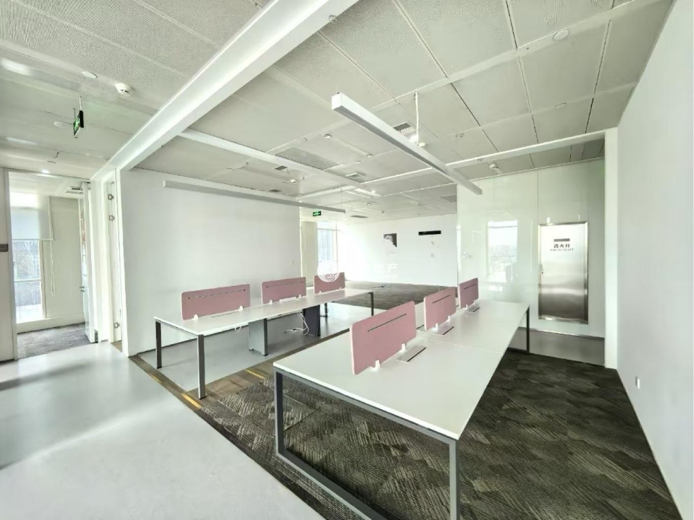 杨思前滩前滩世贸中心三期538平米写字楼出租