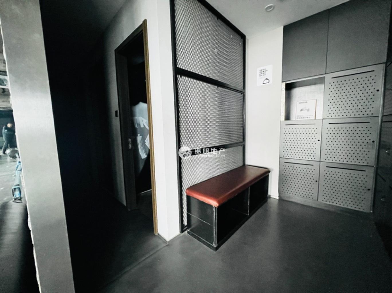 建国西路现代大厦287平米写字楼出租