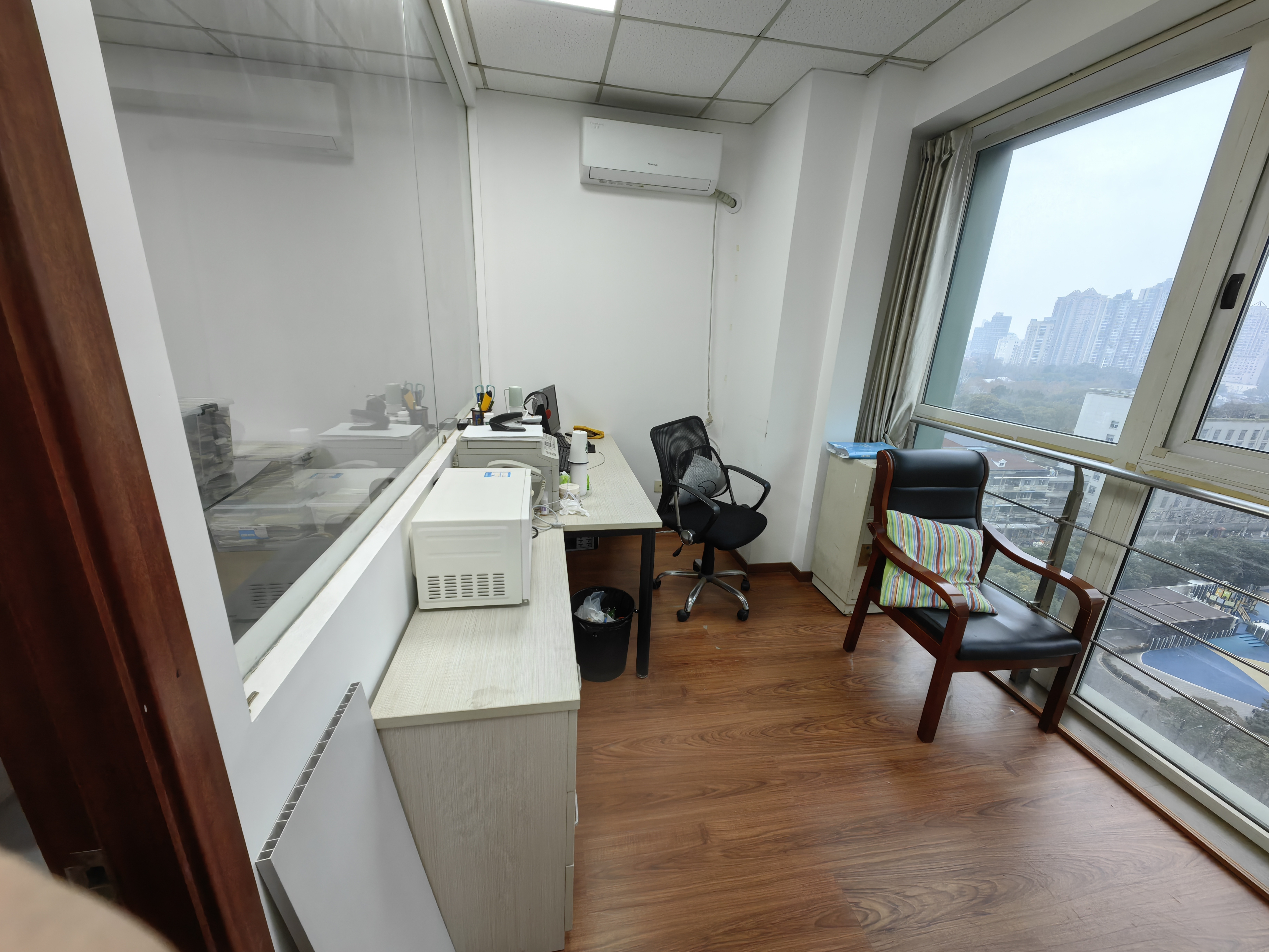 临平路飘鹰世纪大厦88平米写字楼出租