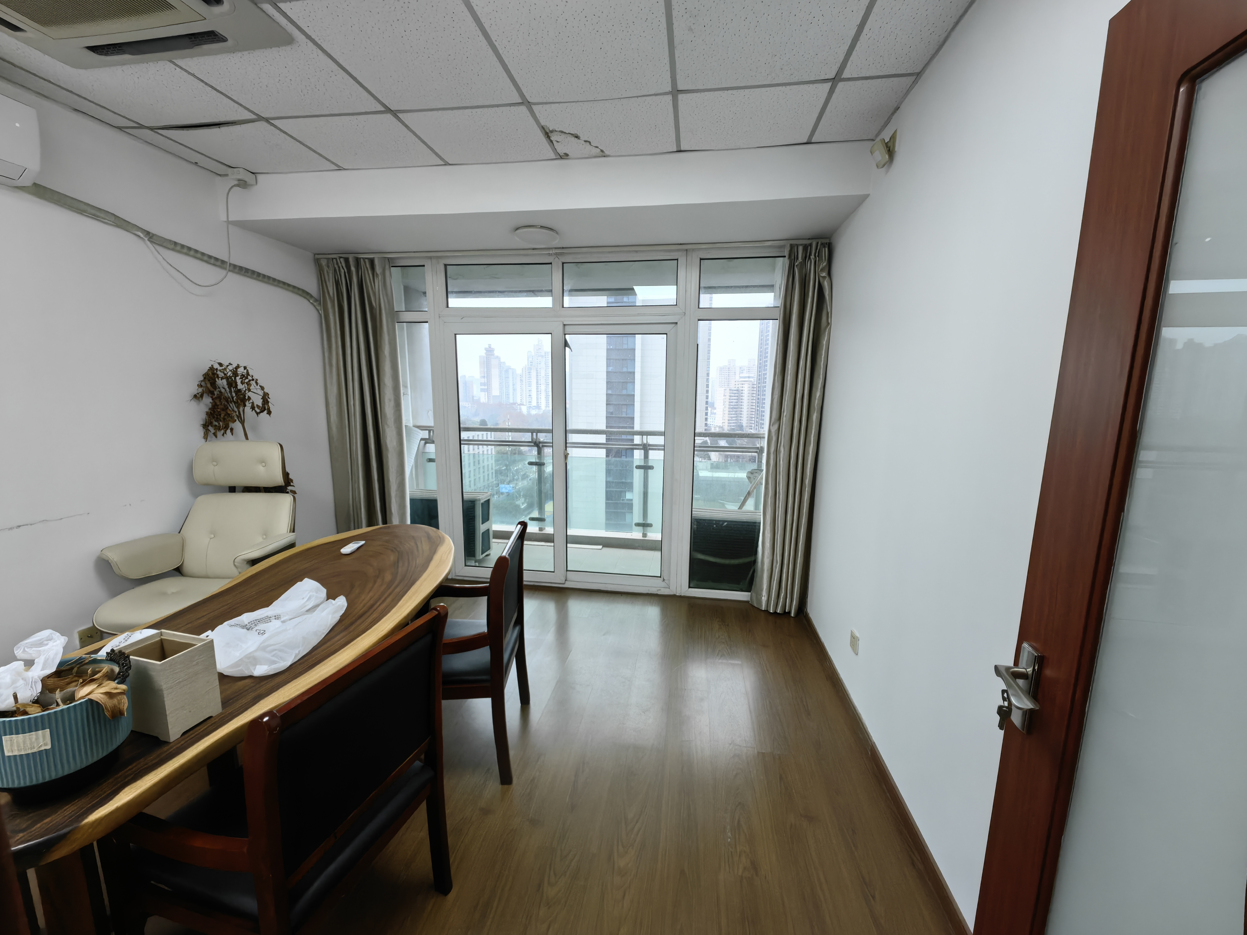 临平路飘鹰世纪大厦88平米写字楼出租