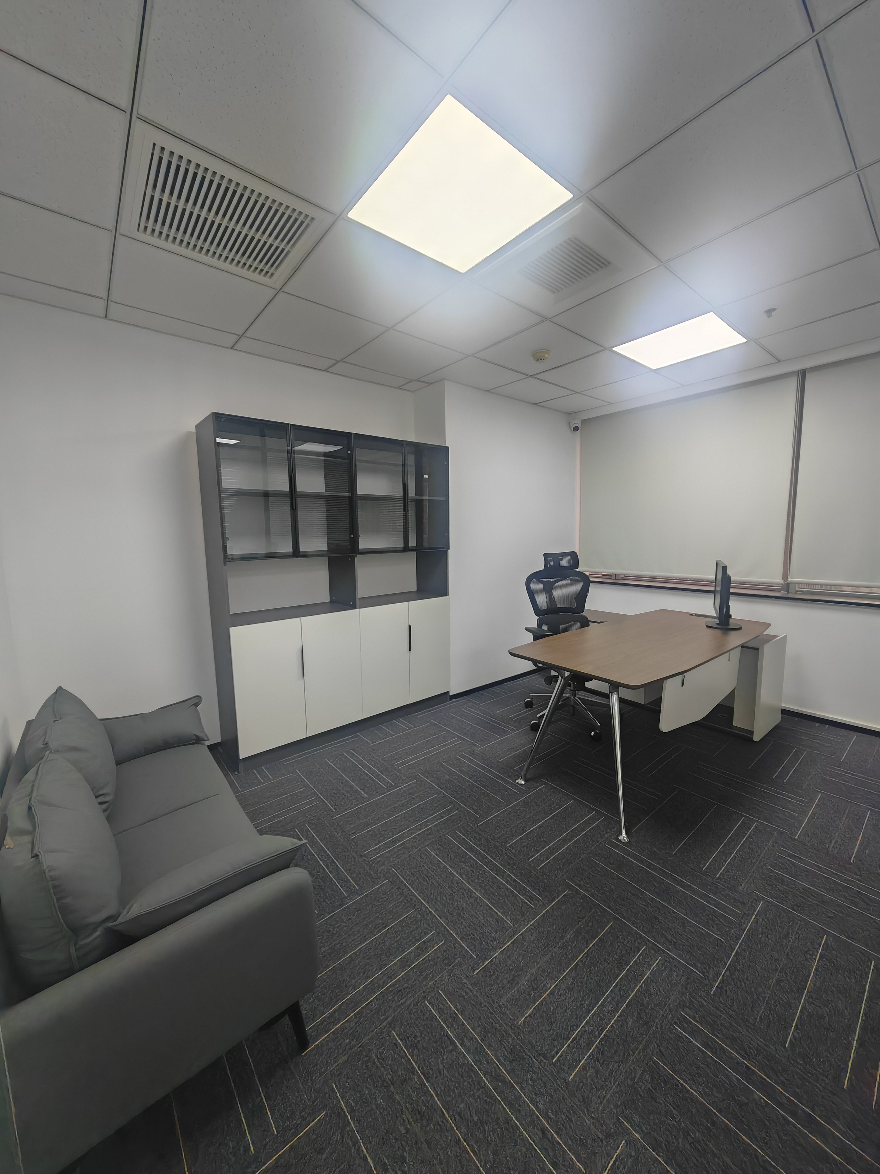 徐家汇上海实业大厦110平米写字楼出租