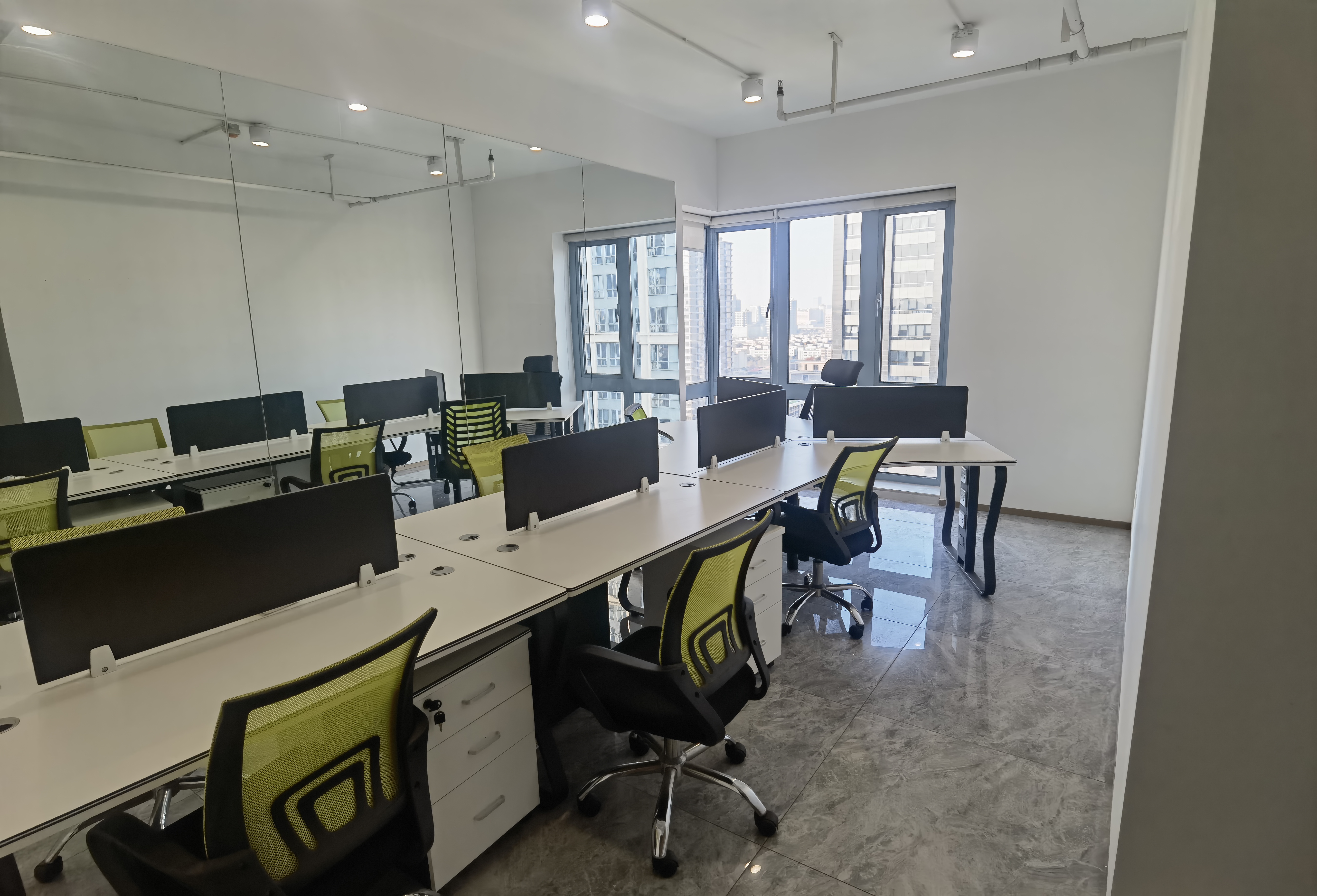 长风国盛中心213平米写字楼出租