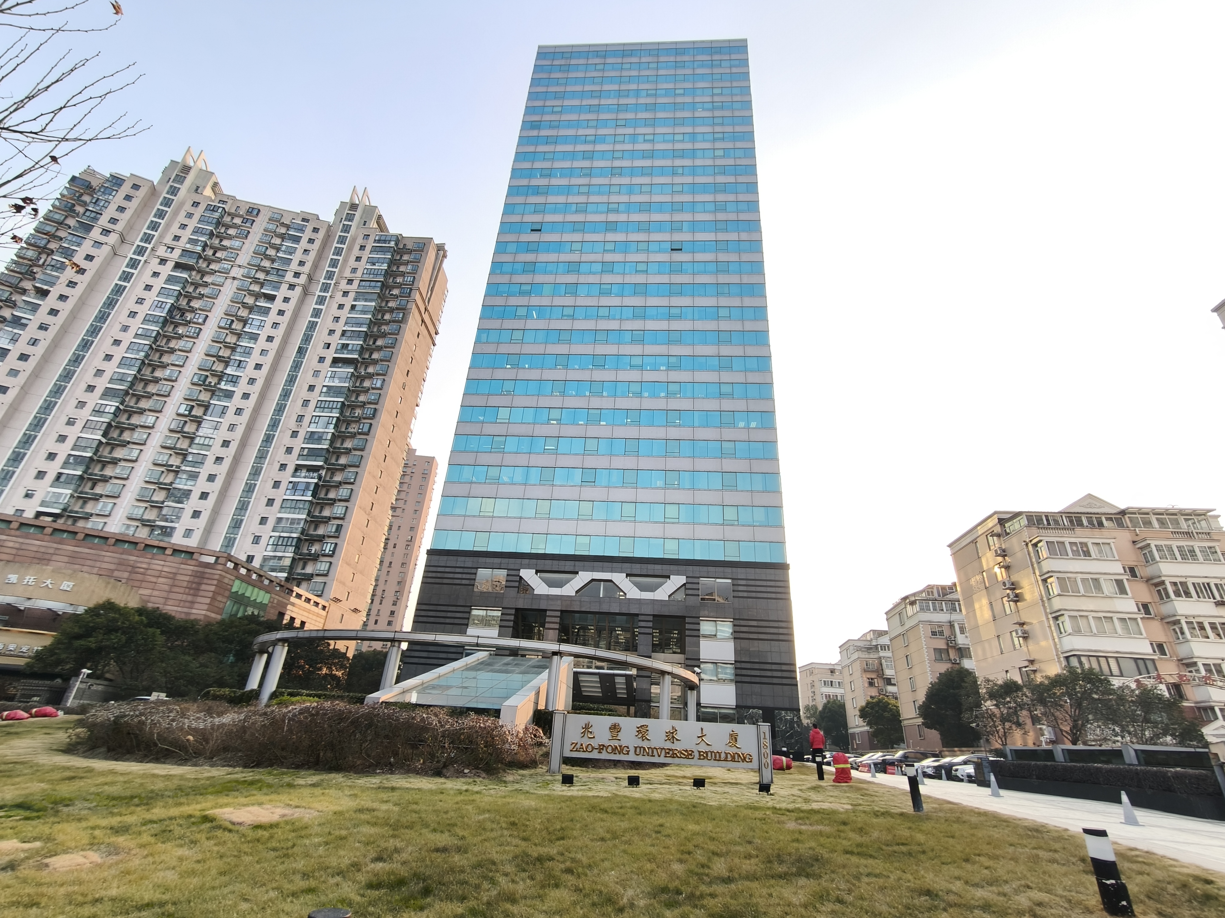 徐家汇兆丰环球大厦221平米写字楼出租