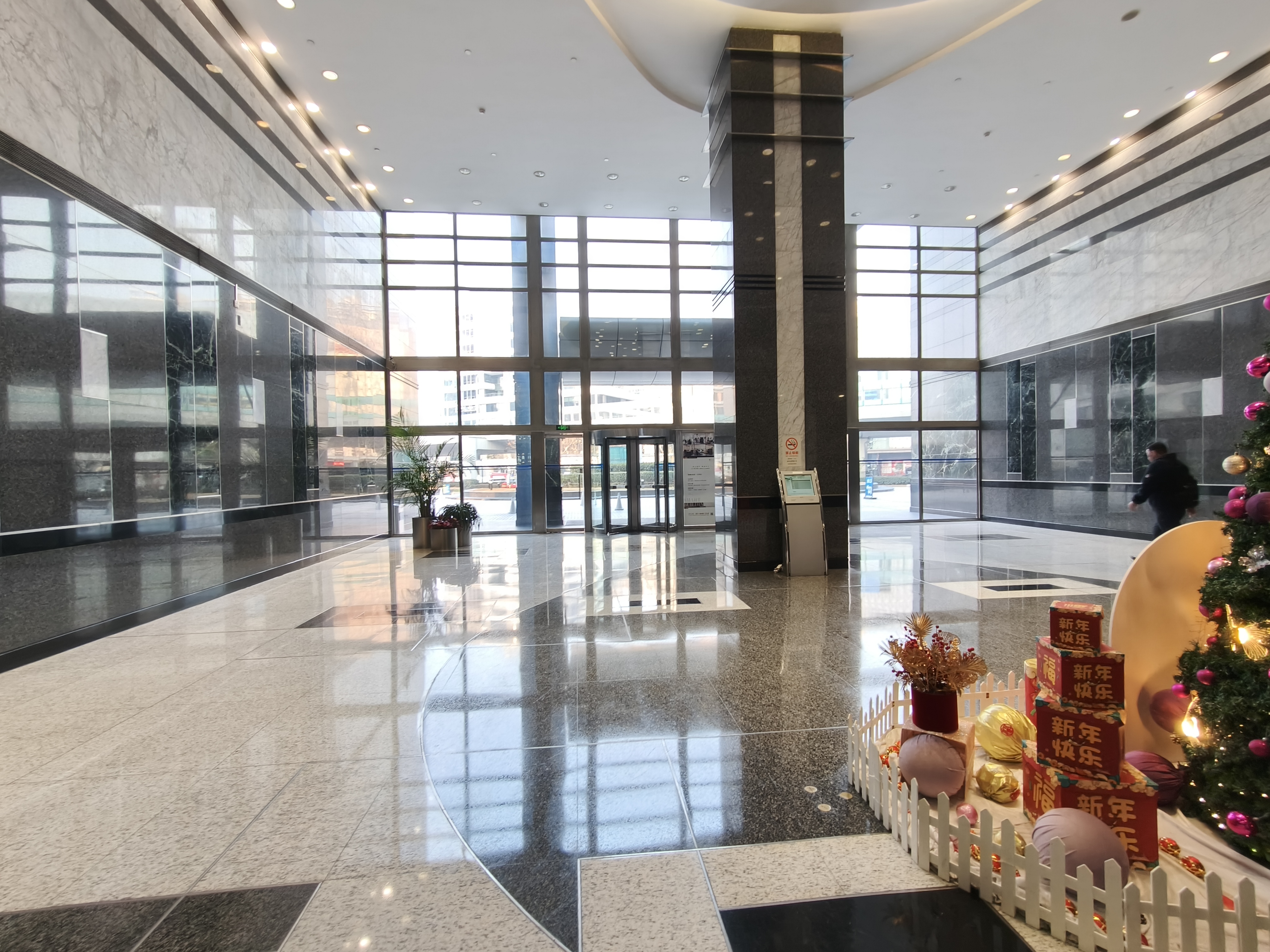 徐家汇兆丰环球大厦221平米写字楼出租