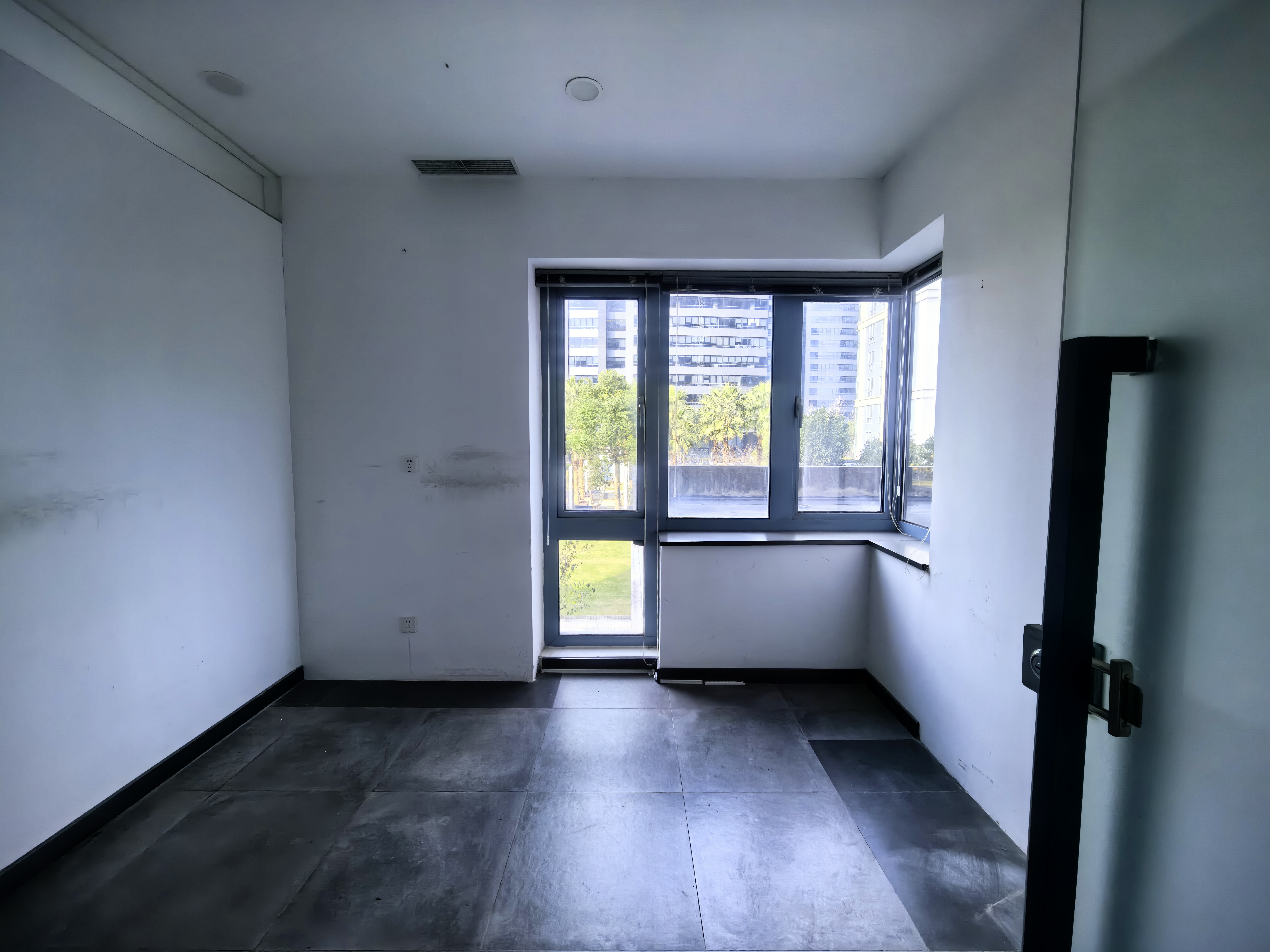 长风国盛中心214平米写字楼出租