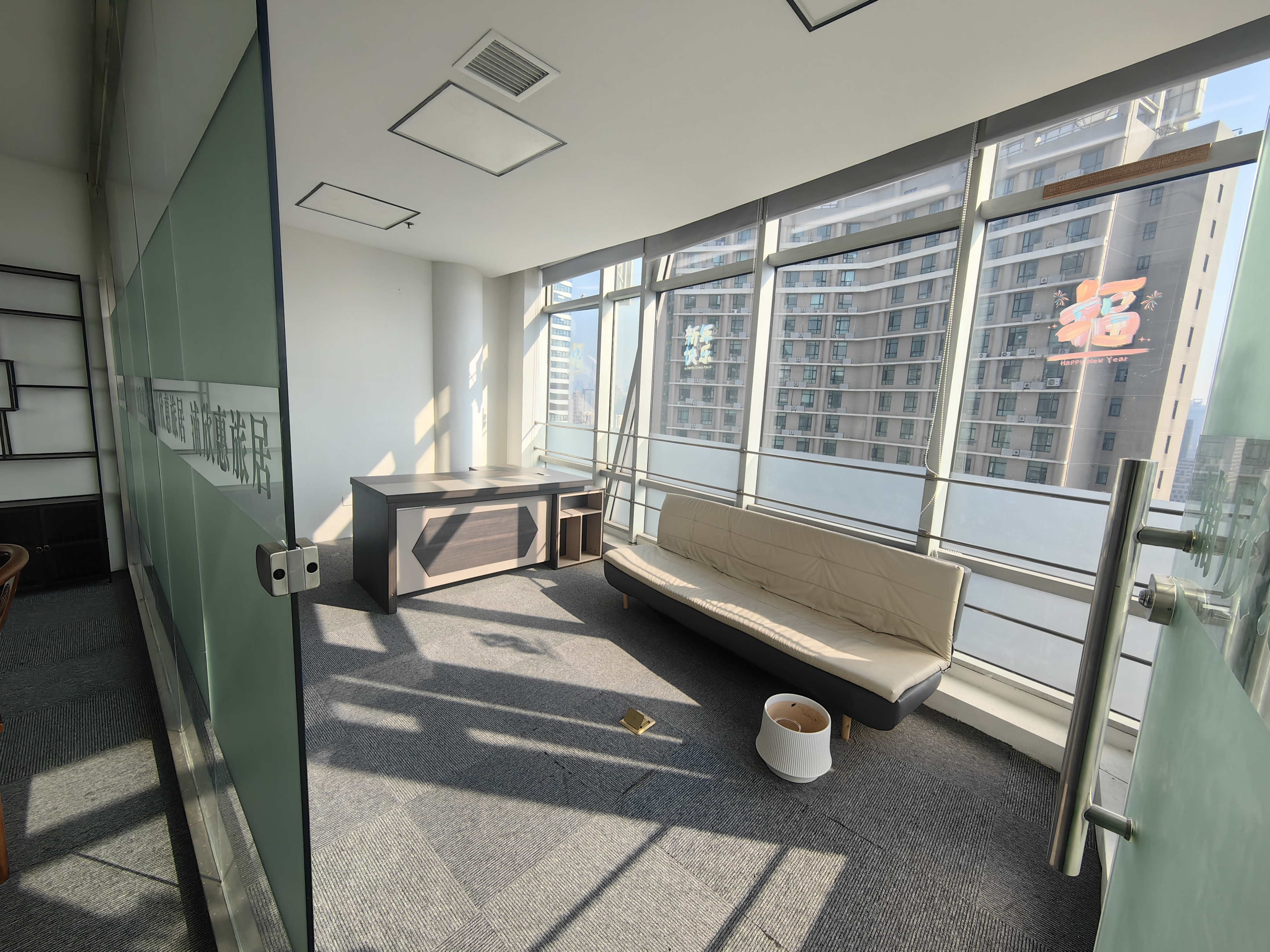 不夜城上海现代交通商务大厦97平米写字楼出租