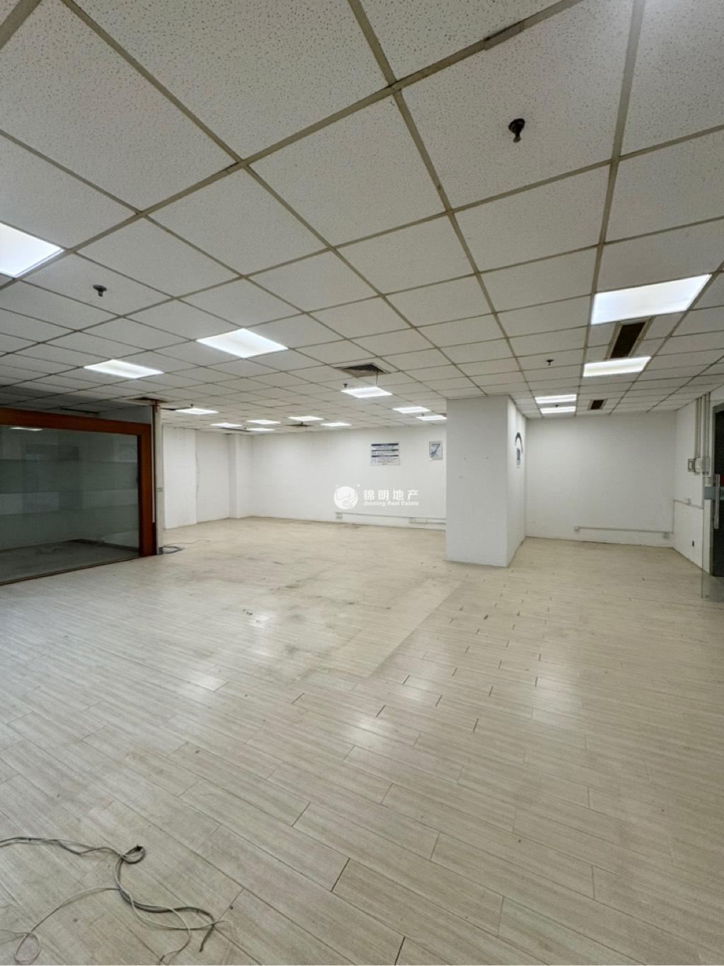 鞍山莱克大厦180平米写字楼出租