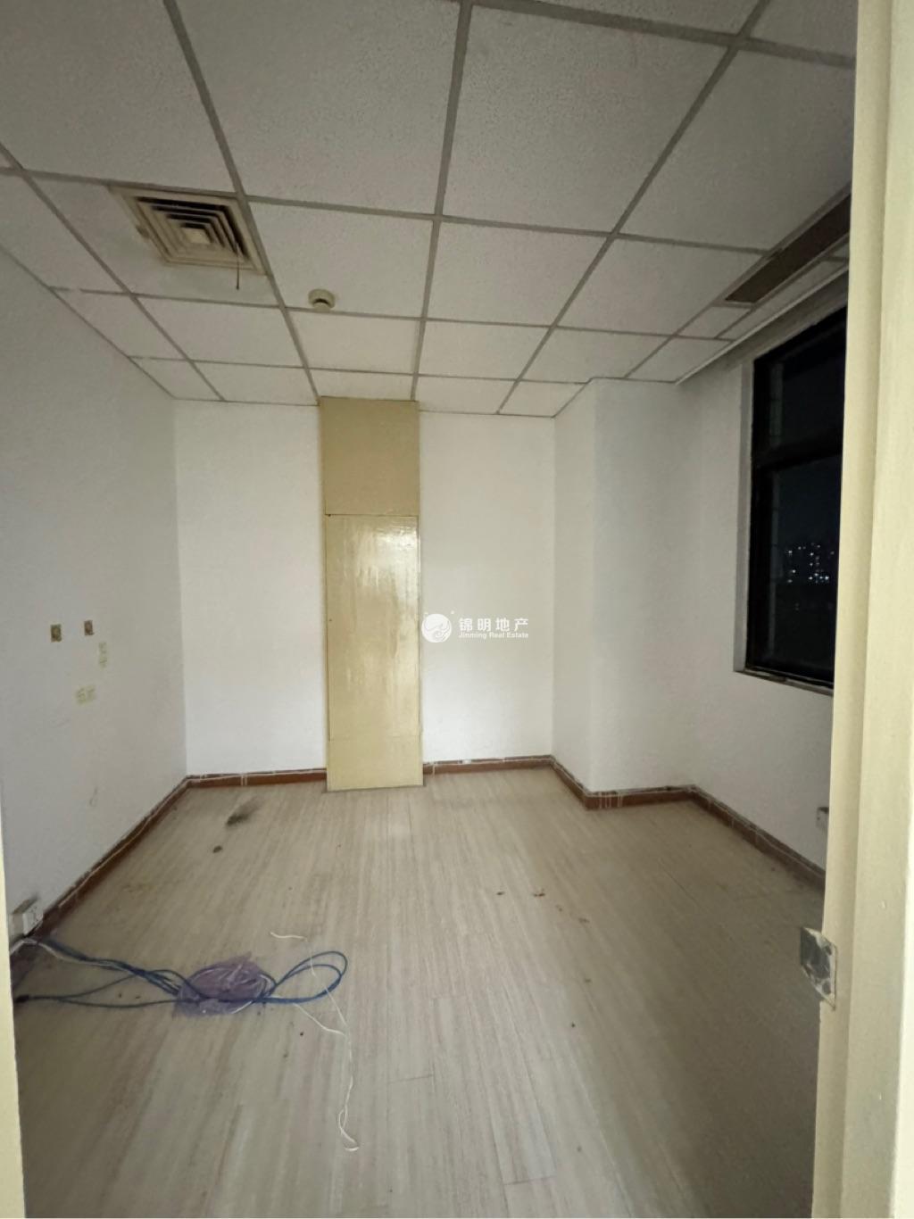 鞍山莱克大厦180平米写字楼出租