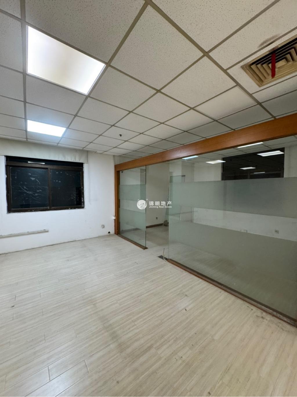 鞍山莱克大厦180平米写字楼出租