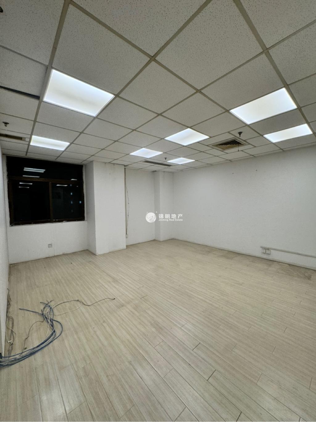 鞍山莱克大厦180平米写字楼出租