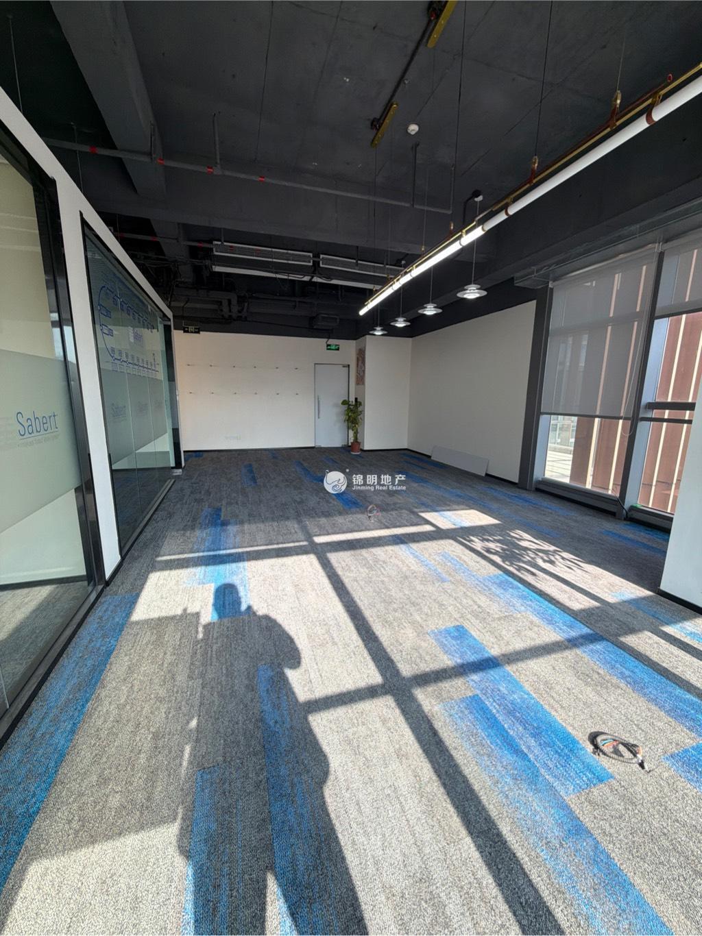 金虹桥龙湖虹桥天街141平米写字楼出租