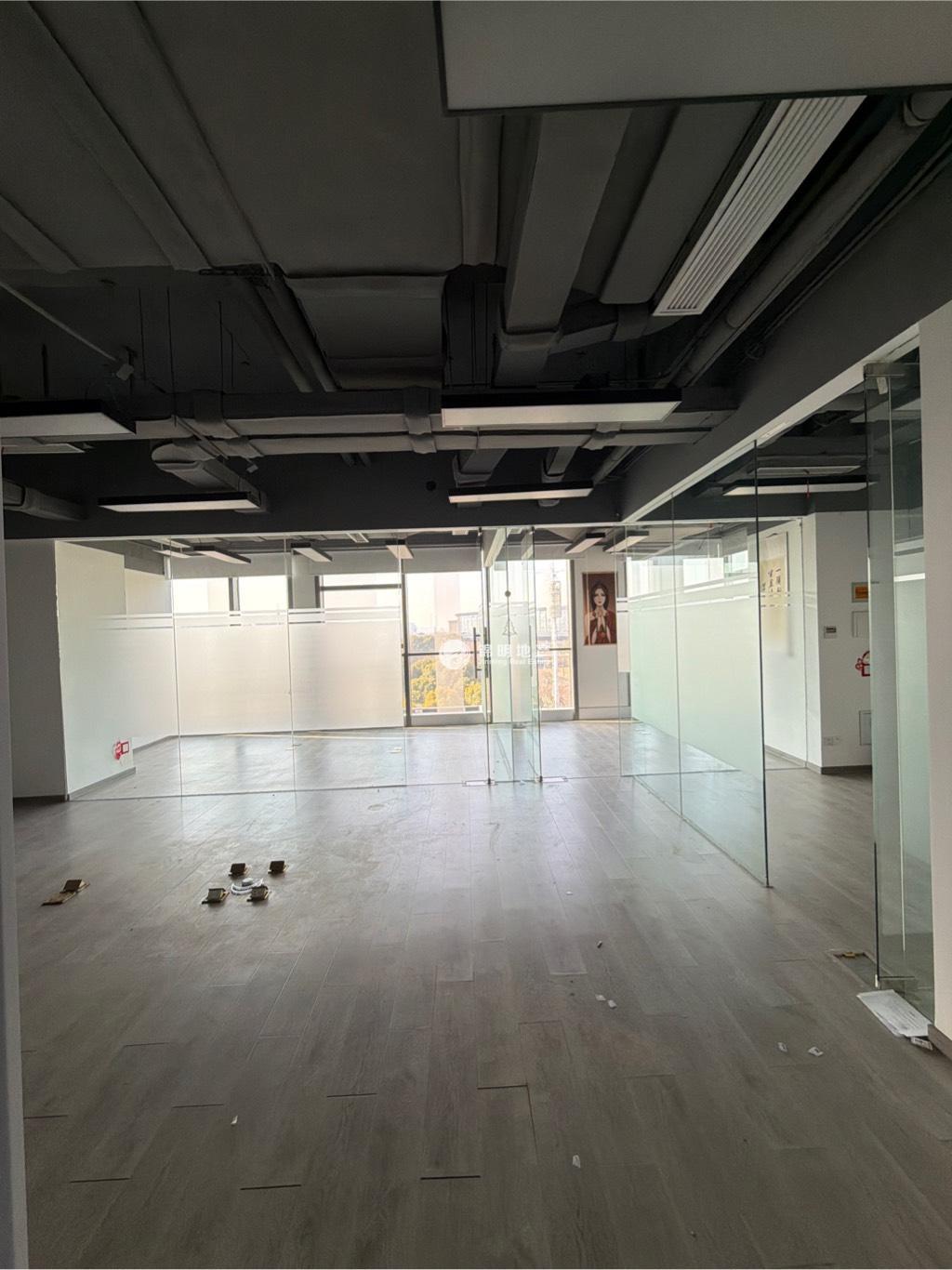 金虹桥龙湖虹桥天街130平米写字楼出租