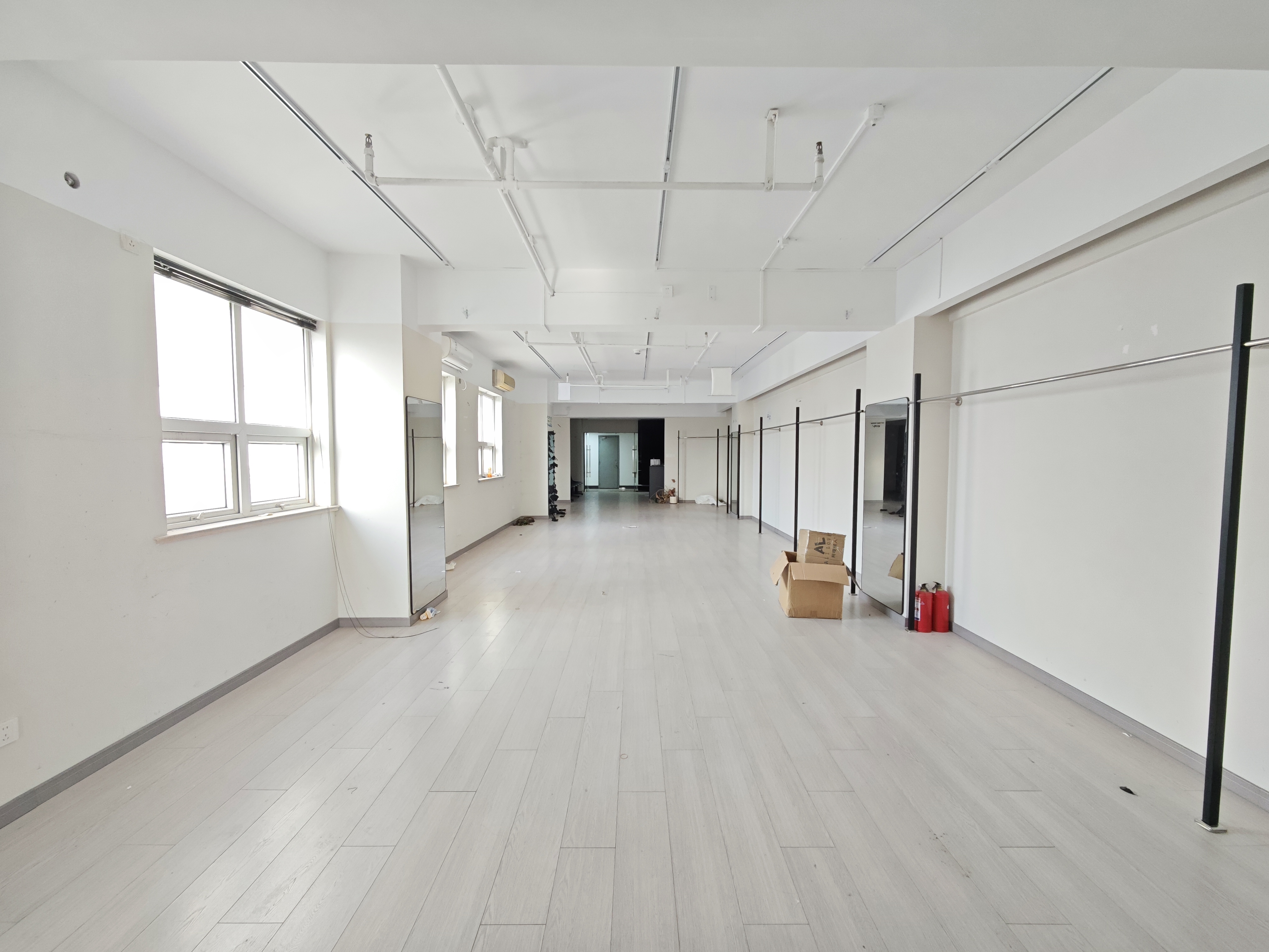 长寿路长久商务中心246平米写字楼出租