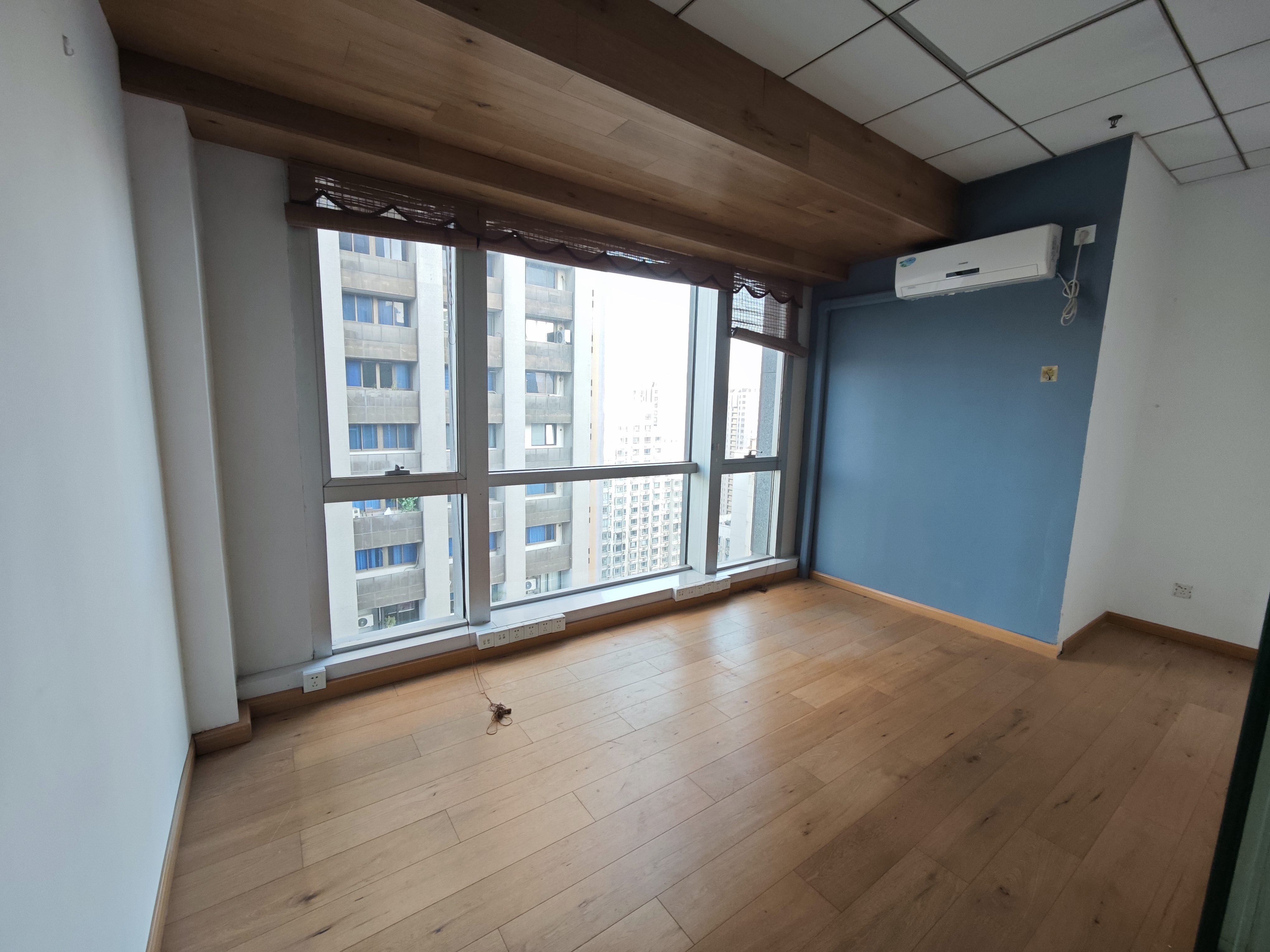 长寿路财富时代大厦103平米写字楼出租