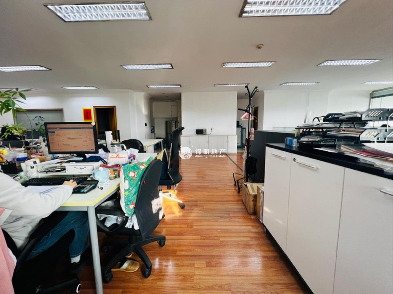 建国西路现代大厦134平米写字楼出租