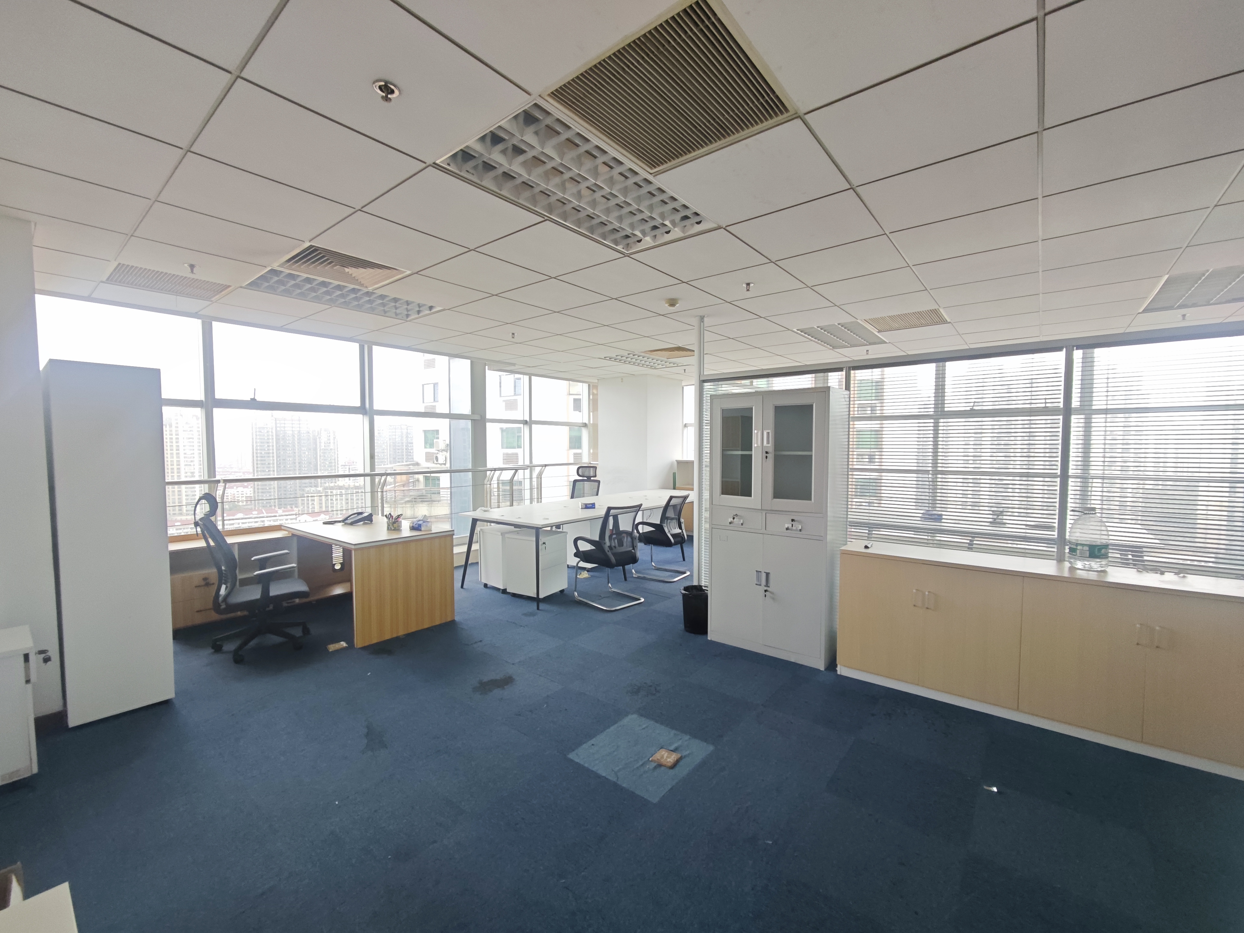 光新飞洲时代大厦96平米写字楼出租