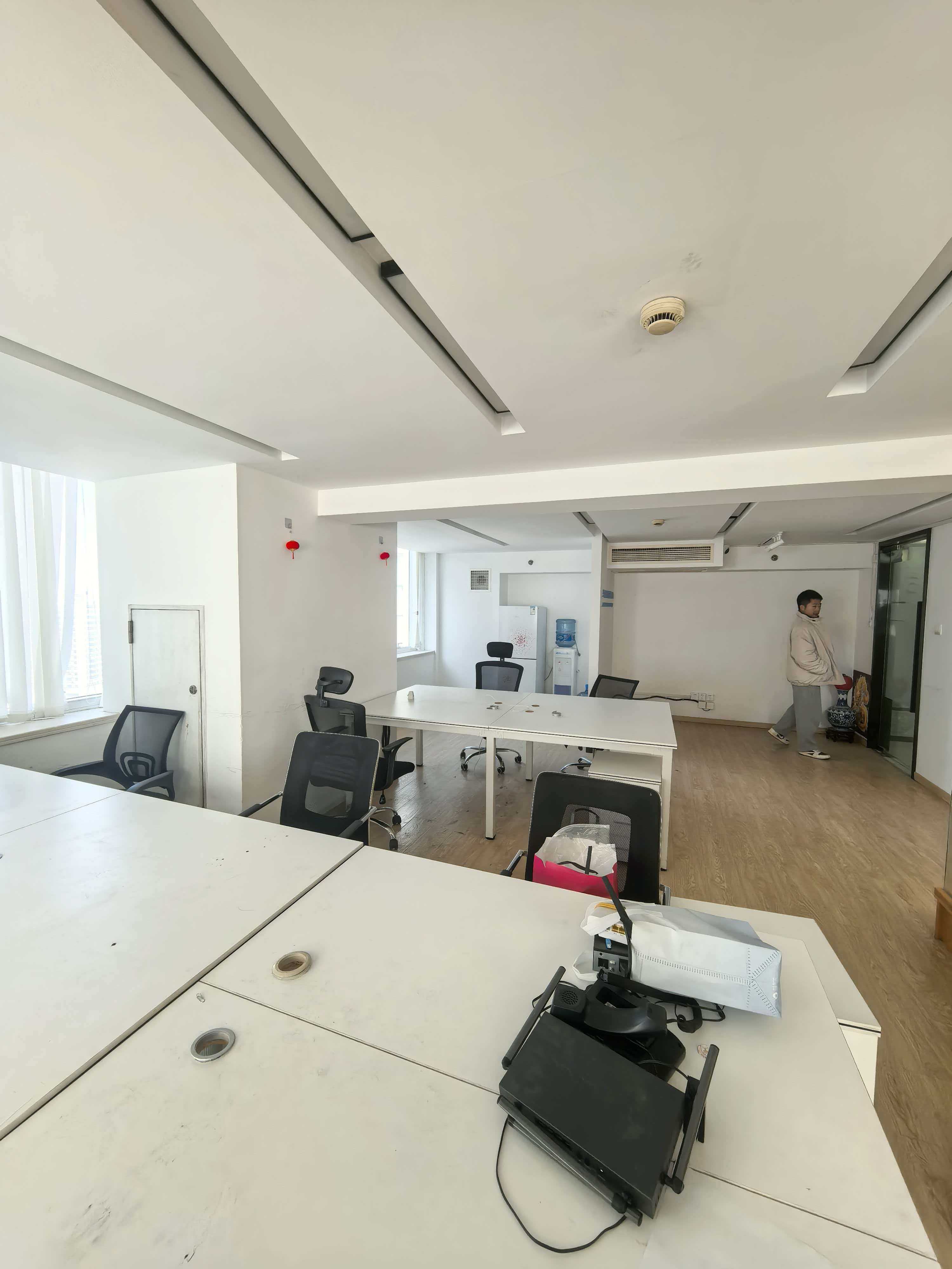 四川北路海泰时代大厦80平米写字楼出租