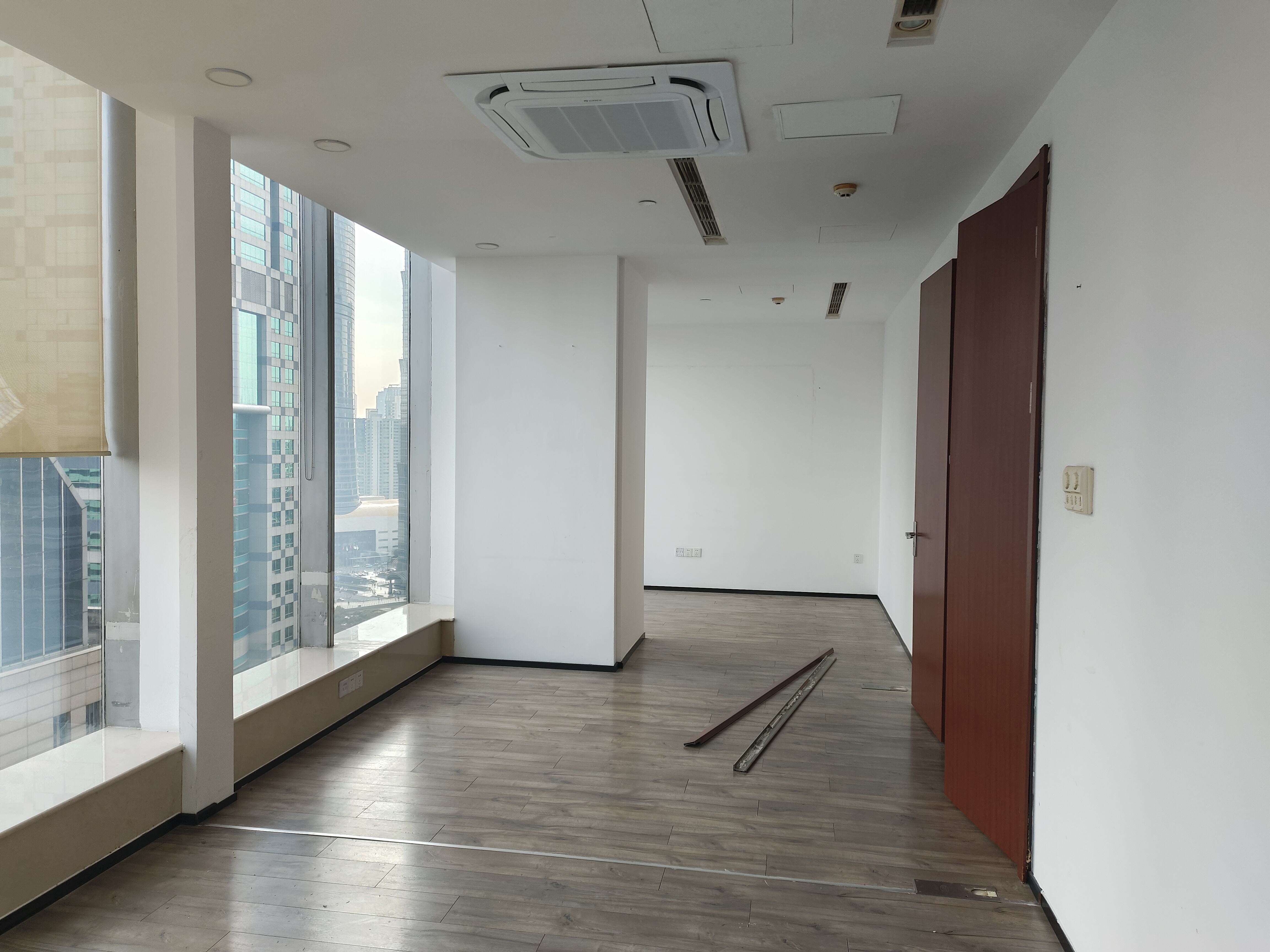 陆家嘴新上海国际大厦449平米写字楼出售