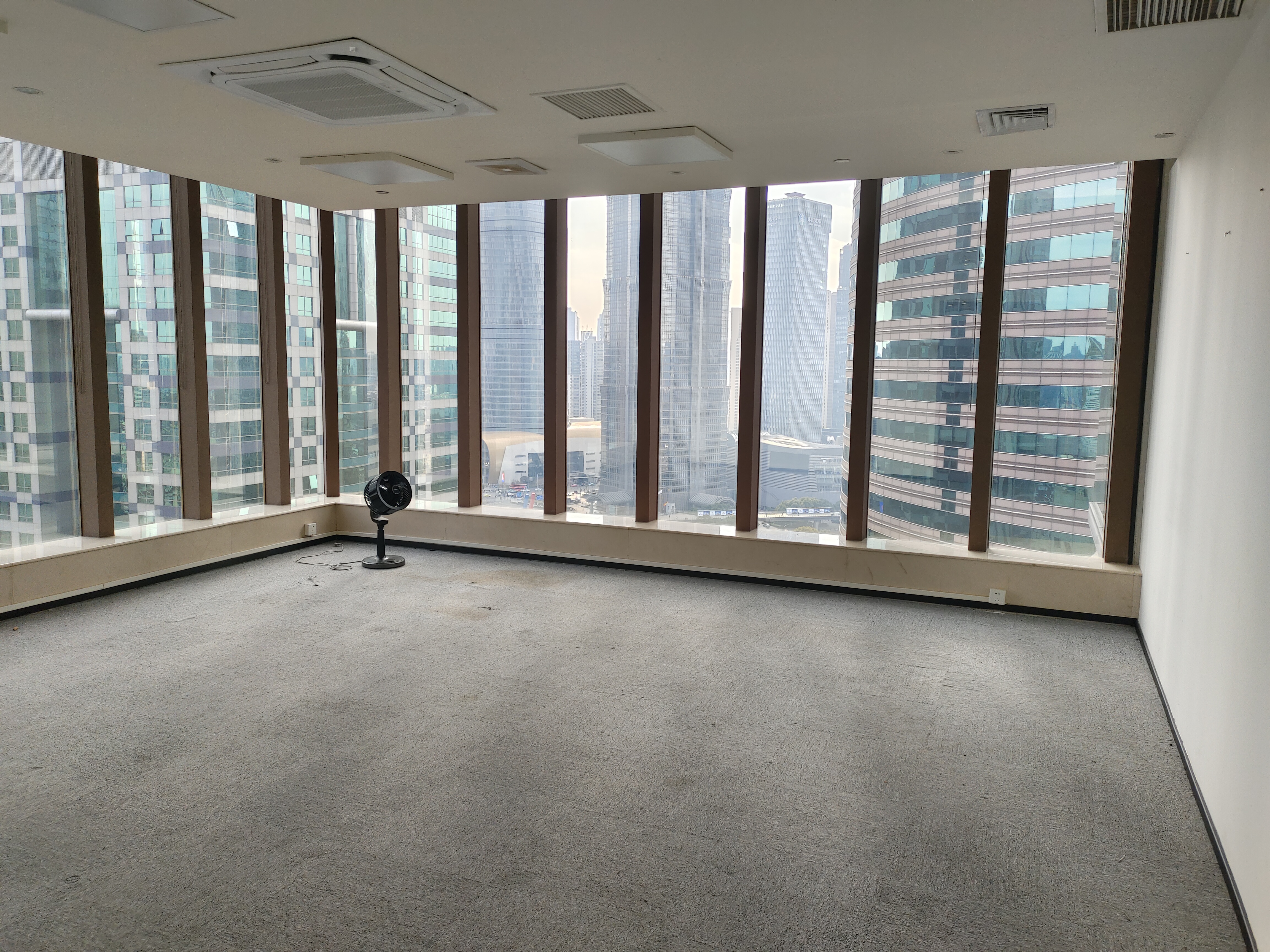 陆家嘴新上海国际大厦246平米写字楼出售