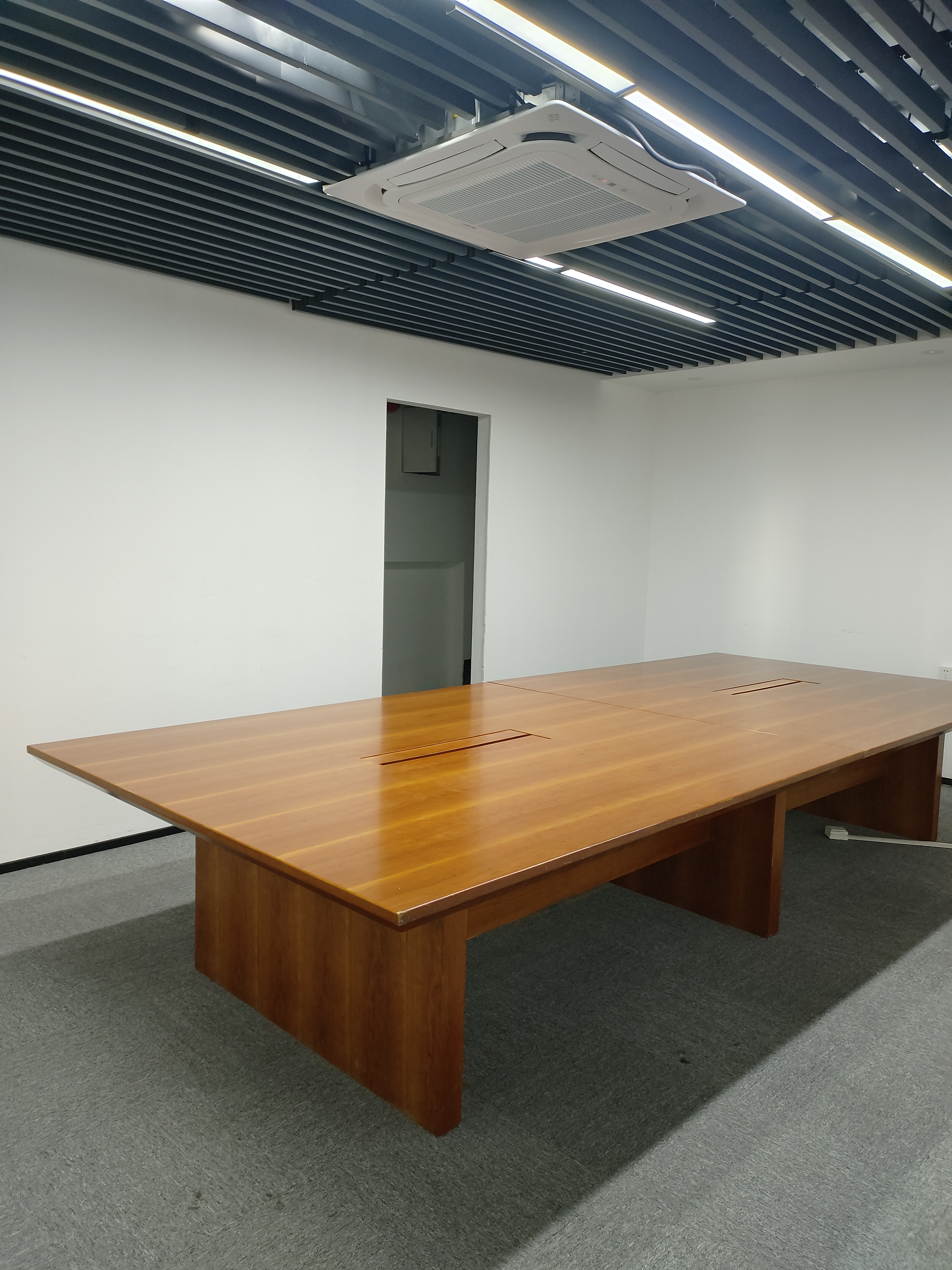 陆家嘴新上海国际大厦246平米写字楼出售