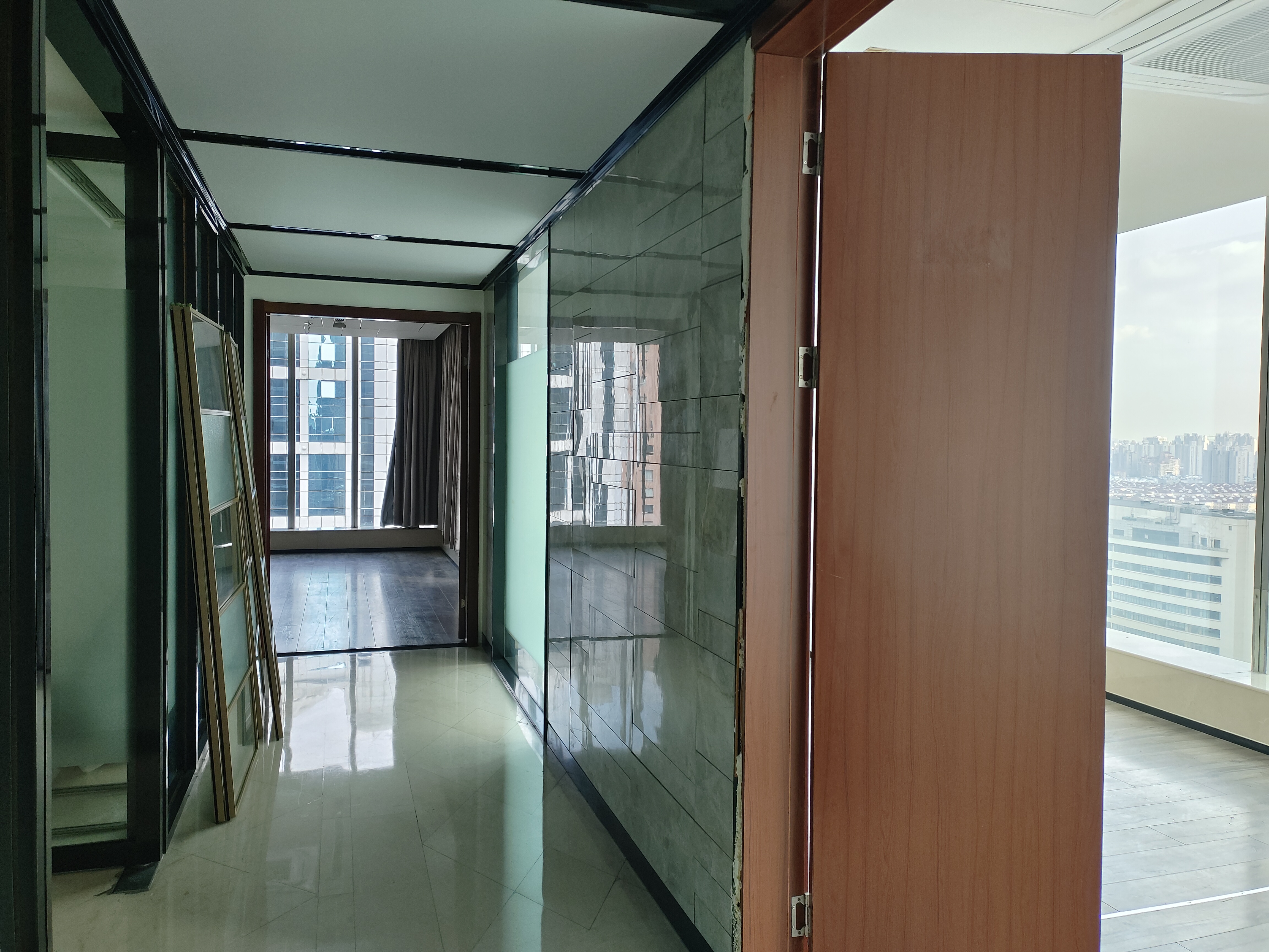 陆家嘴新上海国际大厦246平米写字楼出售