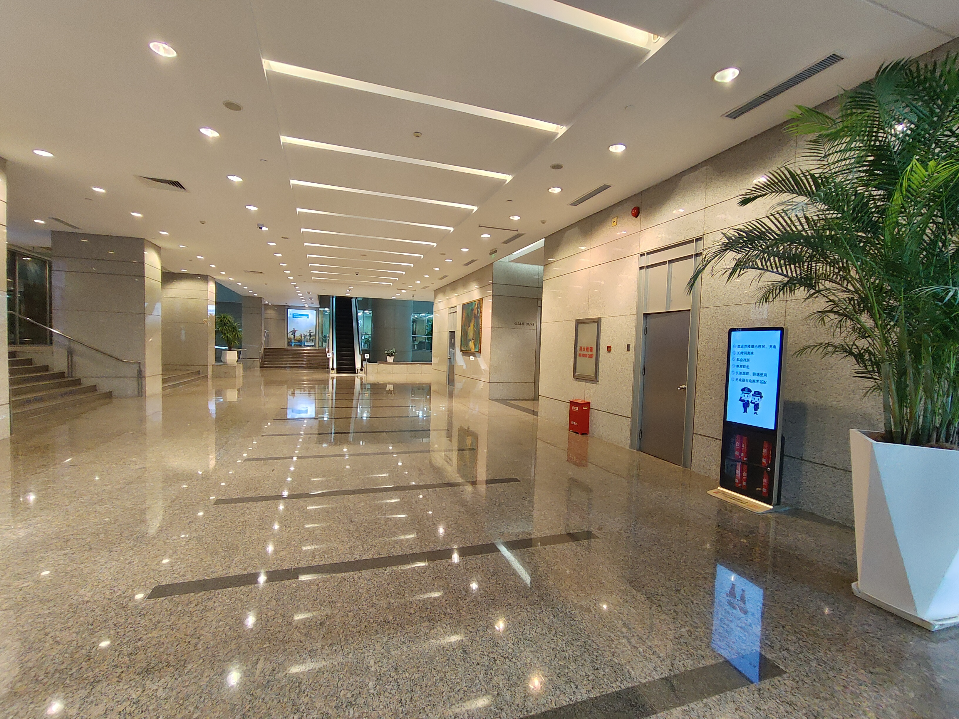 陆家嘴新上海国际大厦246平米写字楼出售