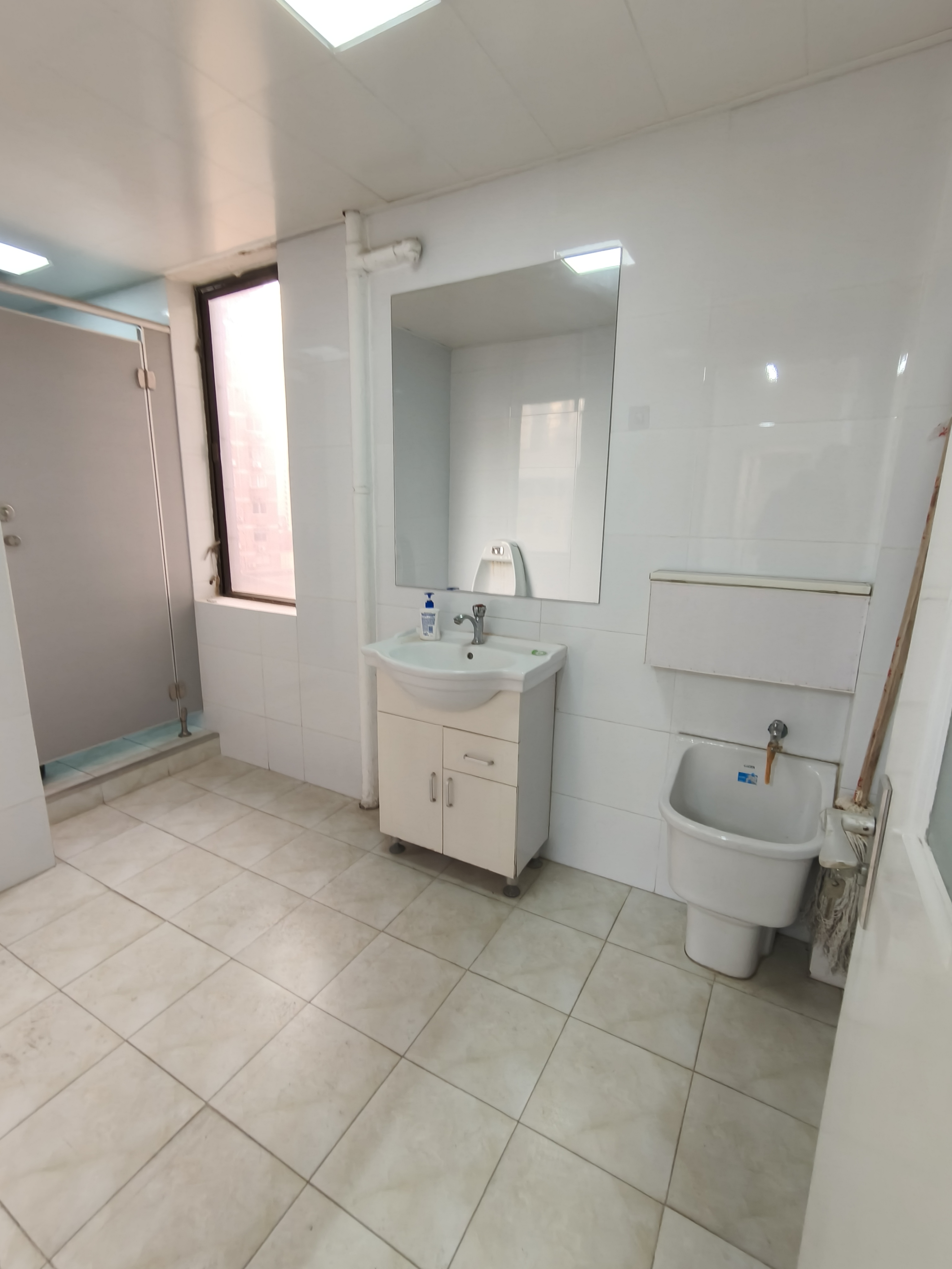 中山公园兆仪大厦332平米写字楼出租