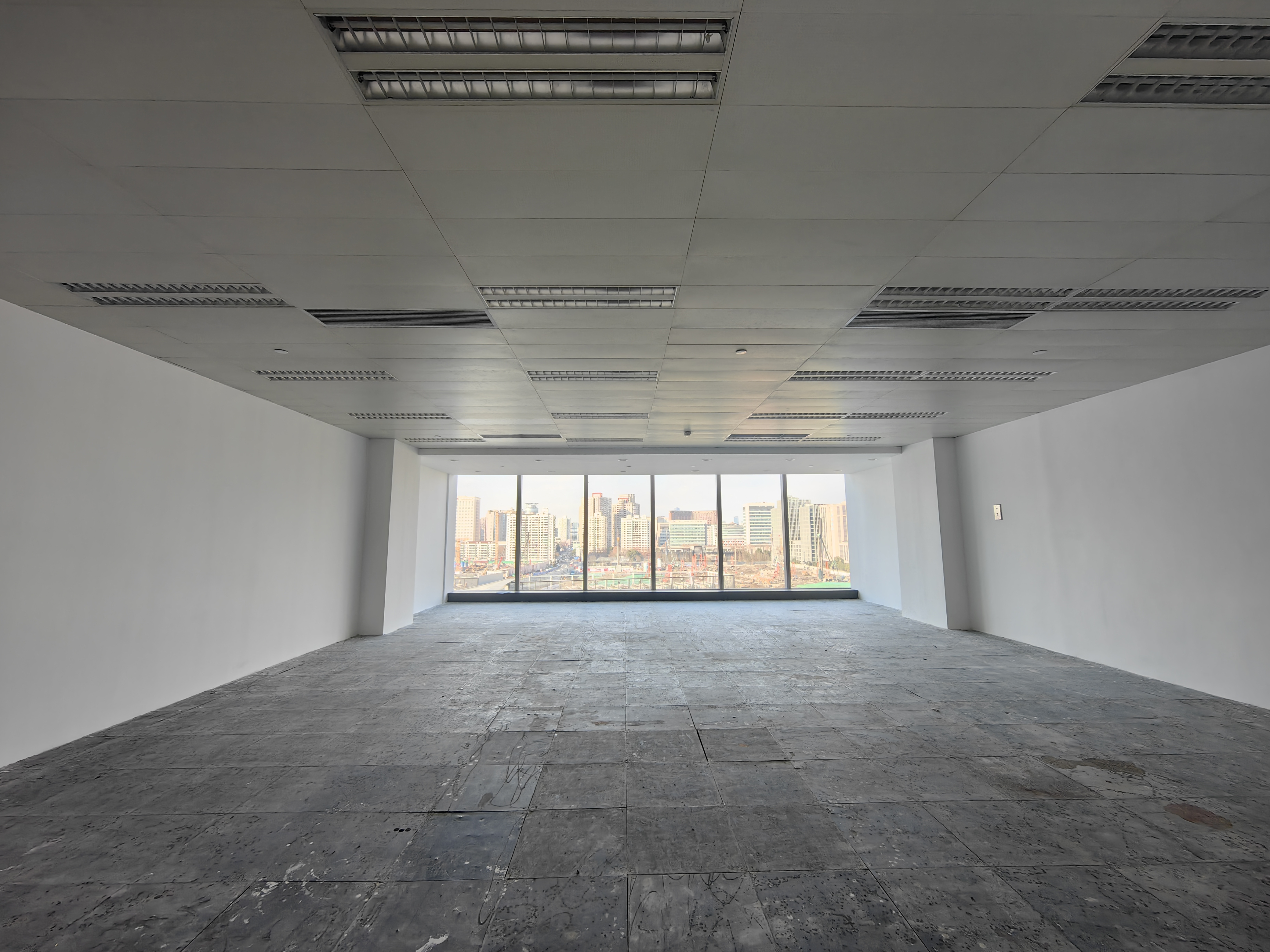 龙华上海绿地中心一期152平米写字楼出租