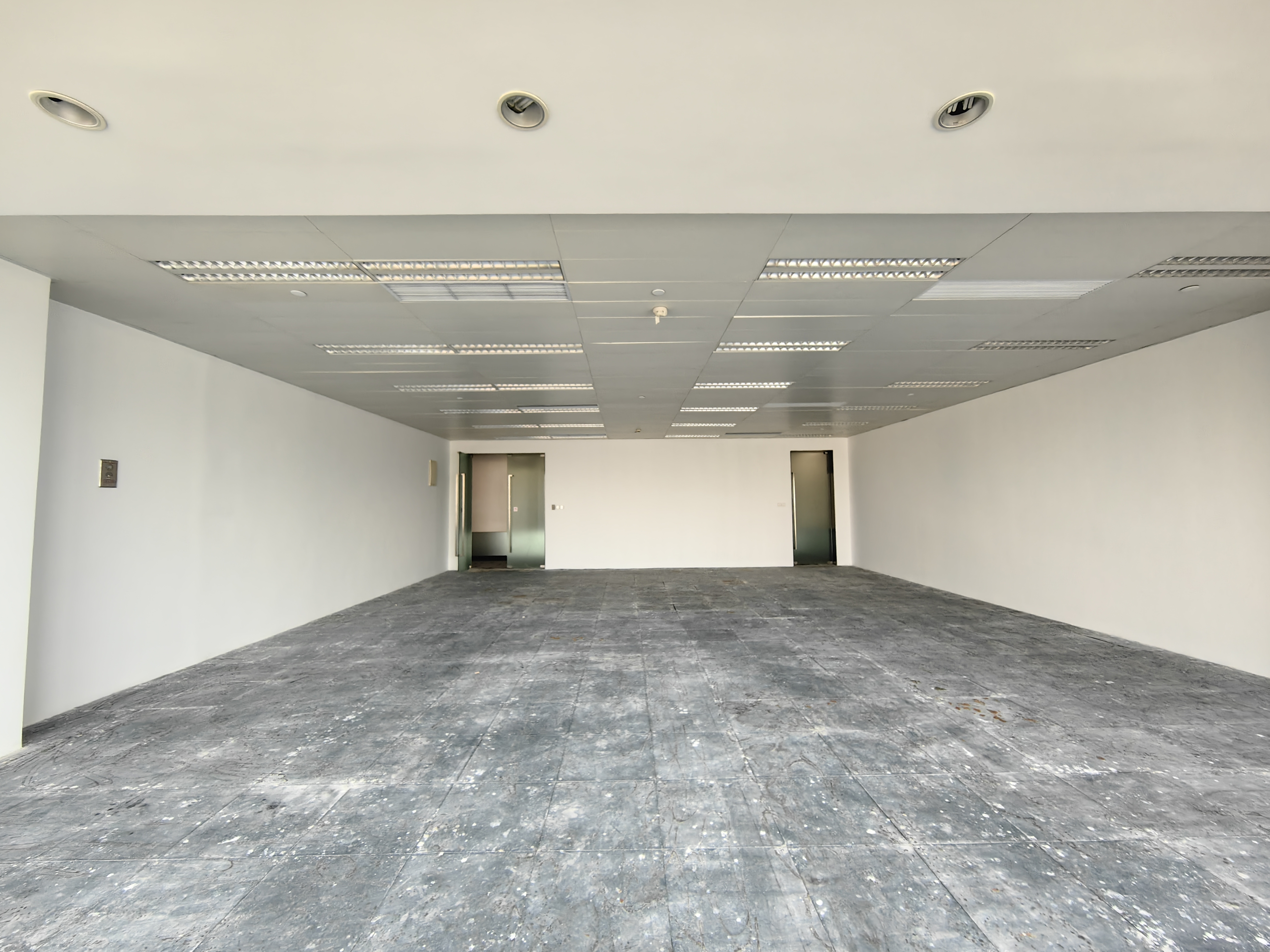 龙华上海绿地中心一期152平米写字楼出租