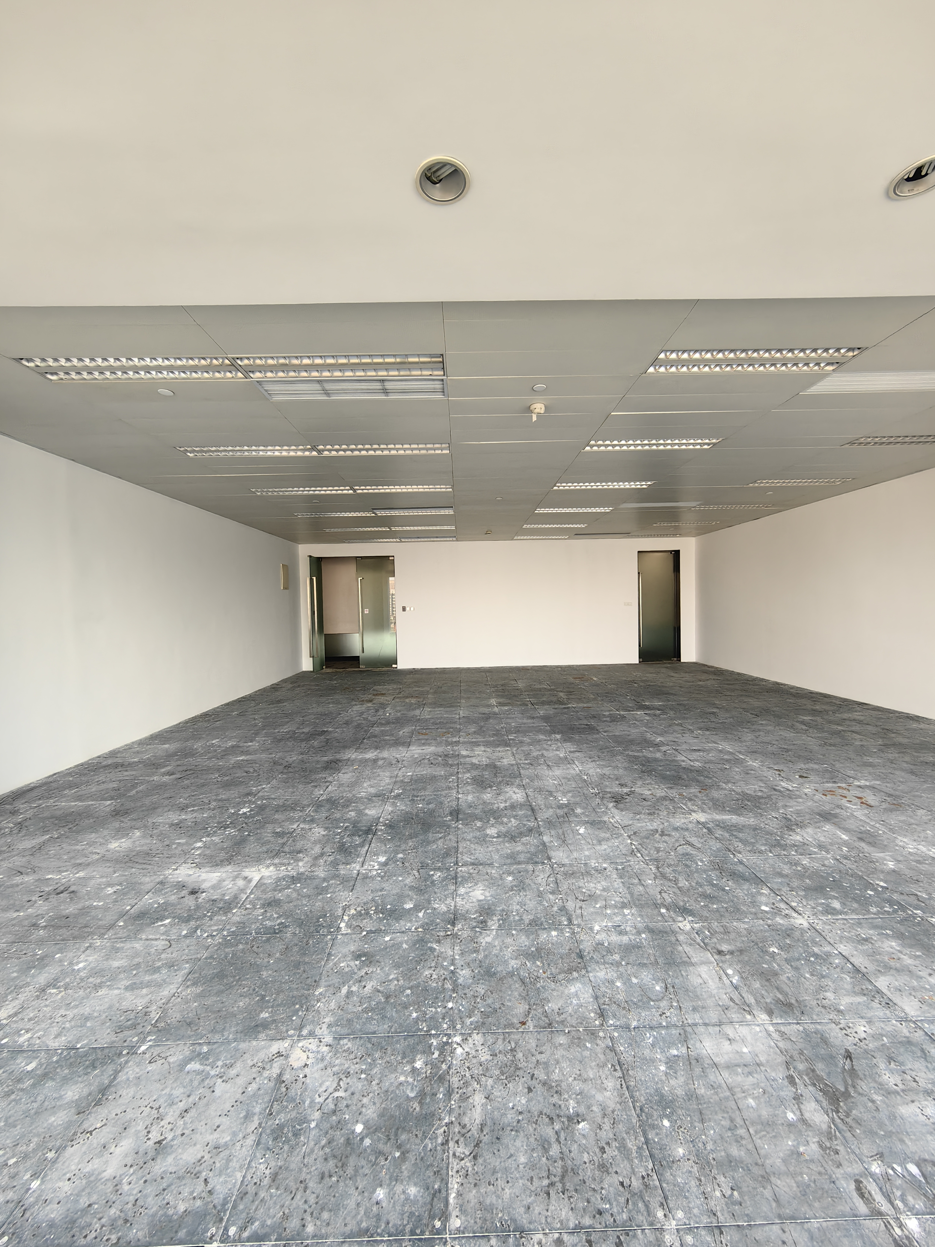 龙华上海绿地中心一期152平米写字楼出租