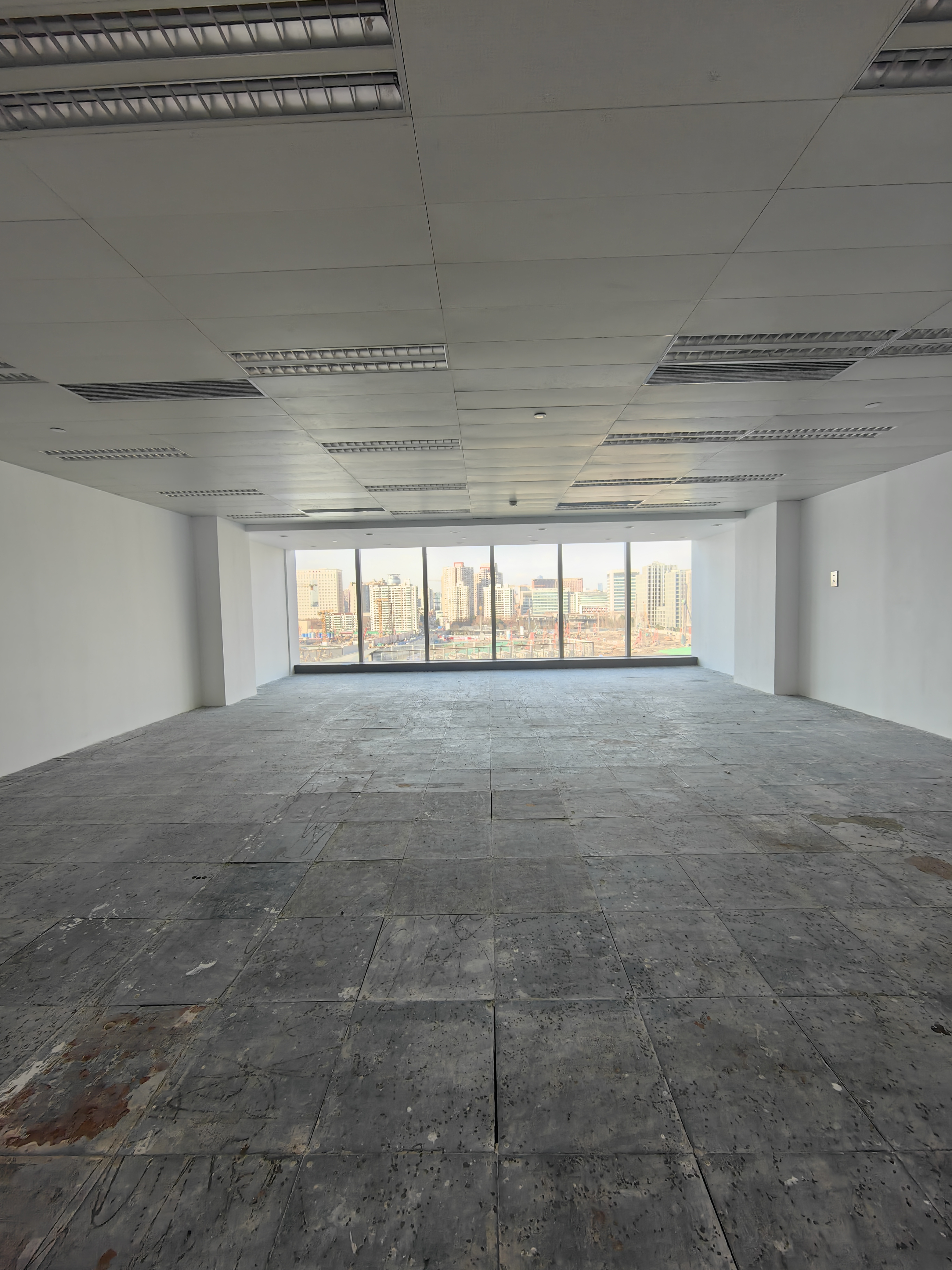 龙华上海绿地中心一期152平米写字楼出租