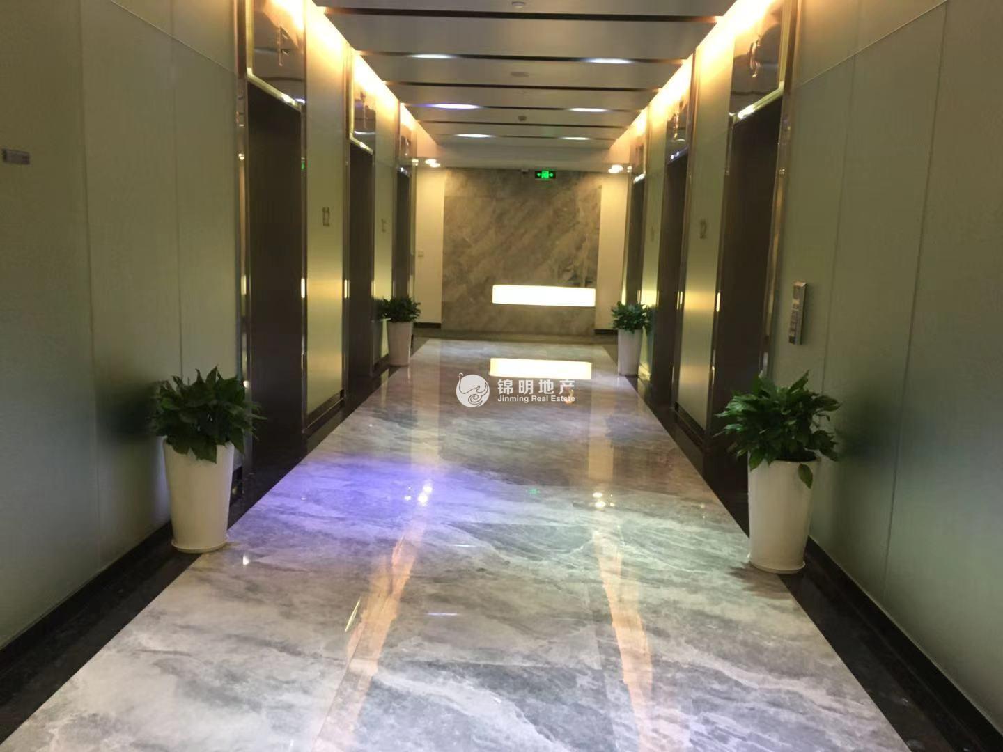 龙华上海绿地中心一期152平米写字楼出租