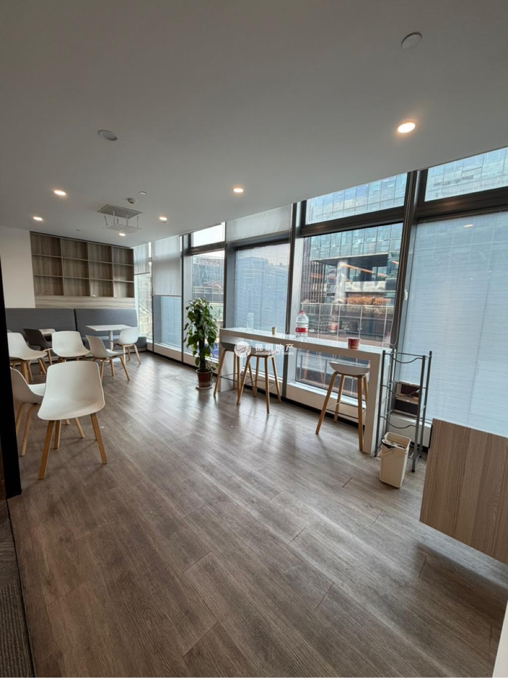 金虹桥龙湖虹桥天街672平米写字楼出租