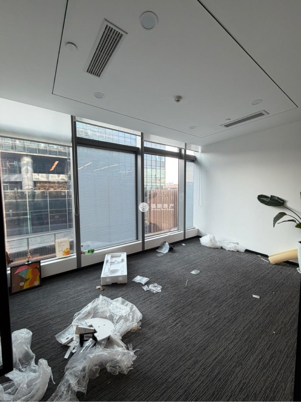 金虹桥龙湖虹桥天街672平米写字楼出租