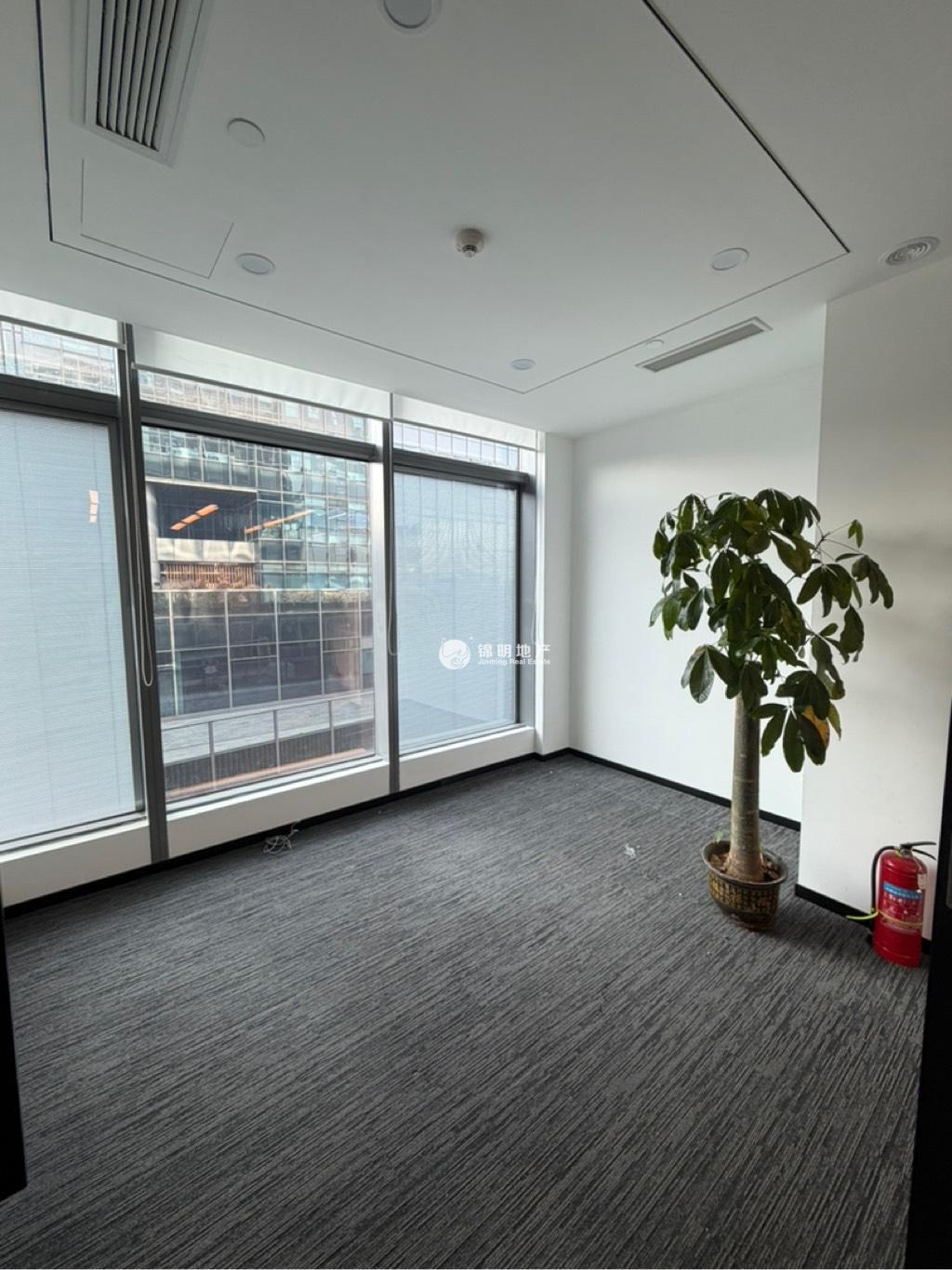 金虹桥龙湖虹桥天街672平米写字楼出租