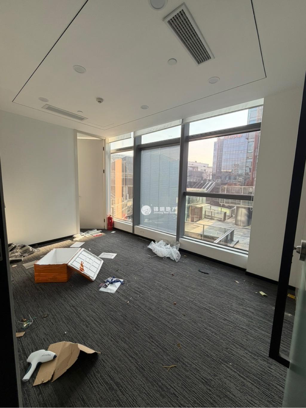 金虹桥龙湖虹桥天街672平米写字楼出租